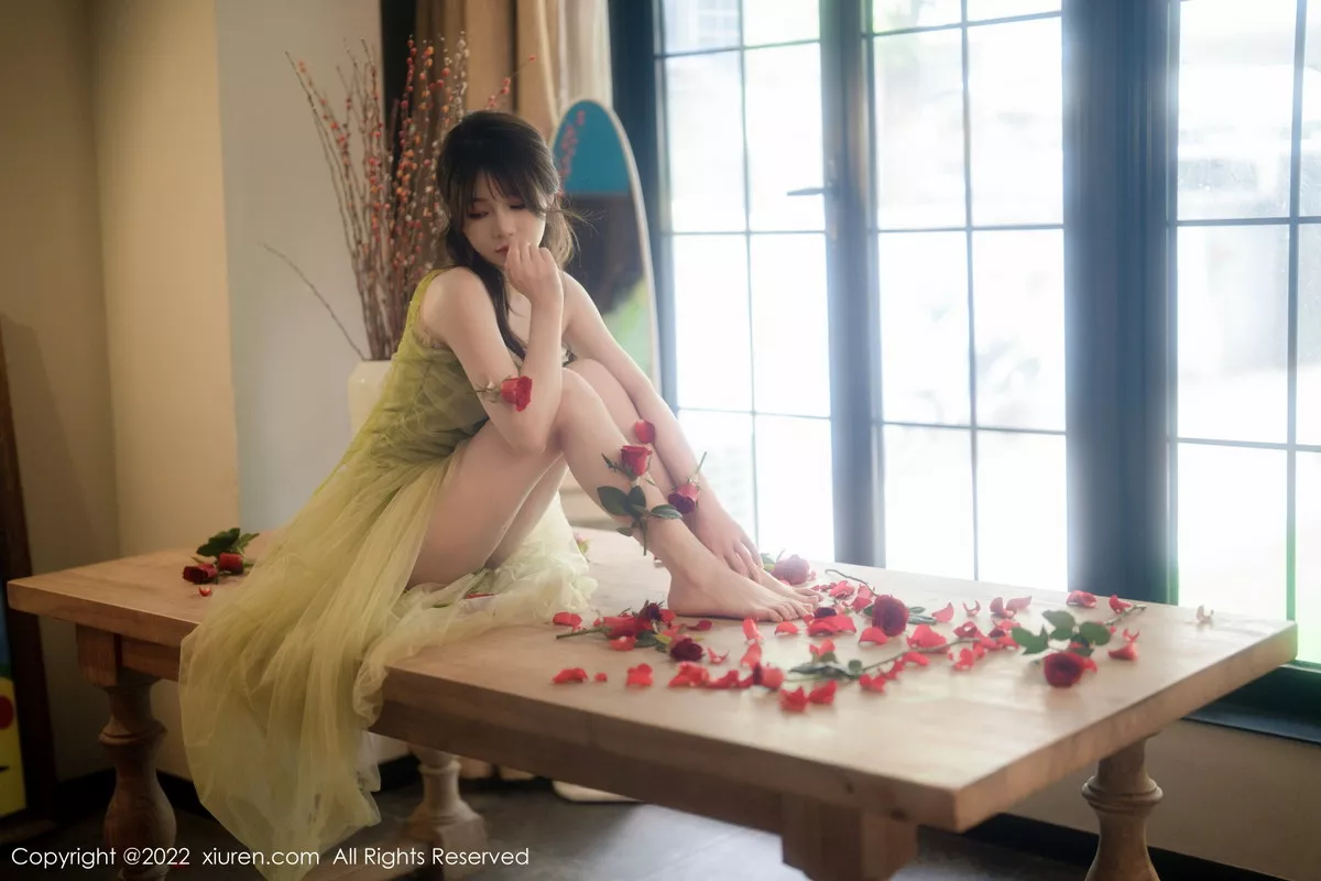 秀人集.com_[XiuRen秀人网]No.5875_模特婠婠么私房性感淡绿色连衣裙秀曼妙身姿白嫩美腿诱惑写真85P