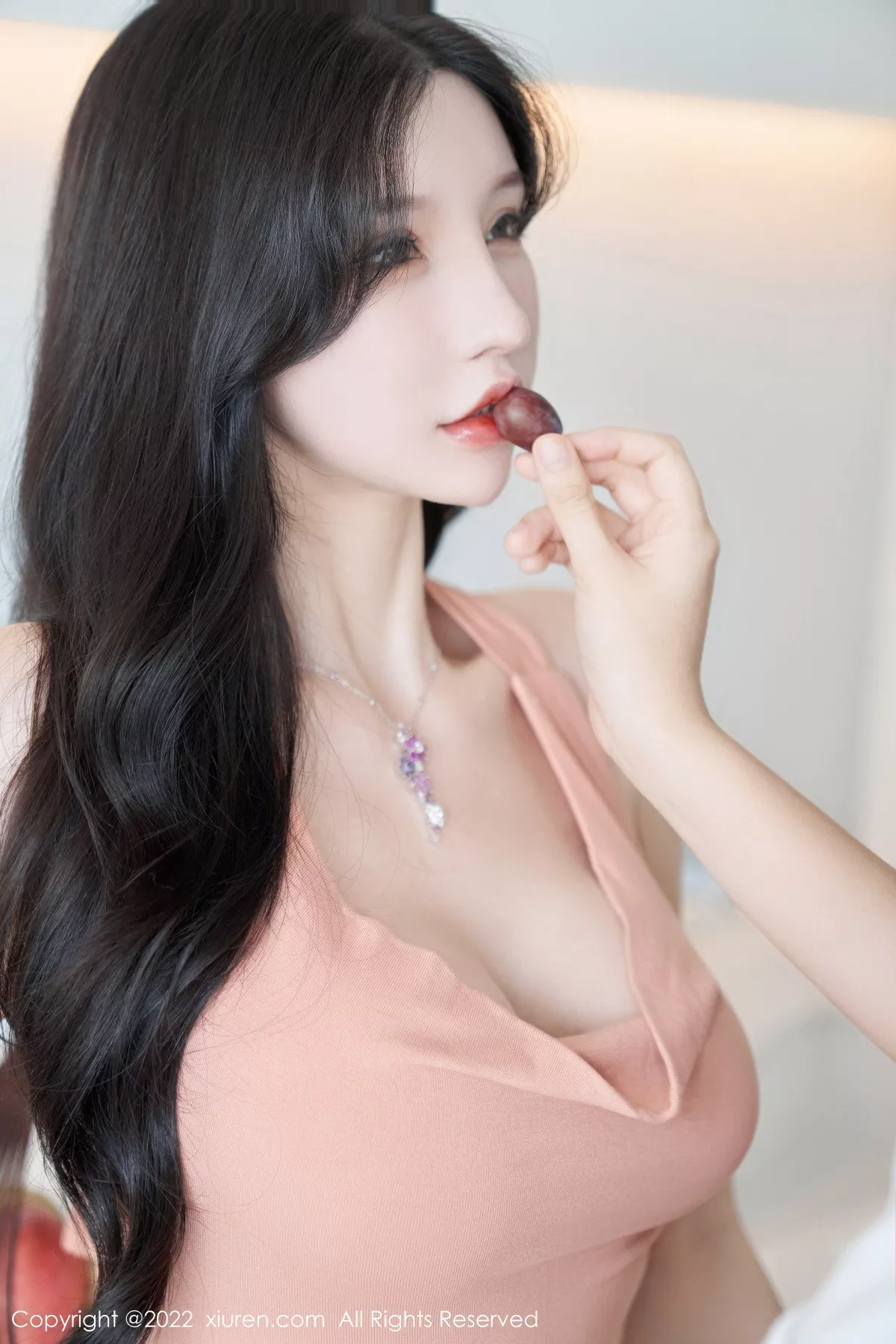 秀人集.com_[XiuRen秀人网]No.5881_女神周于希Sally心愿旅拍性感粉色长裙+白色薄纱惹火诱惑写真80P