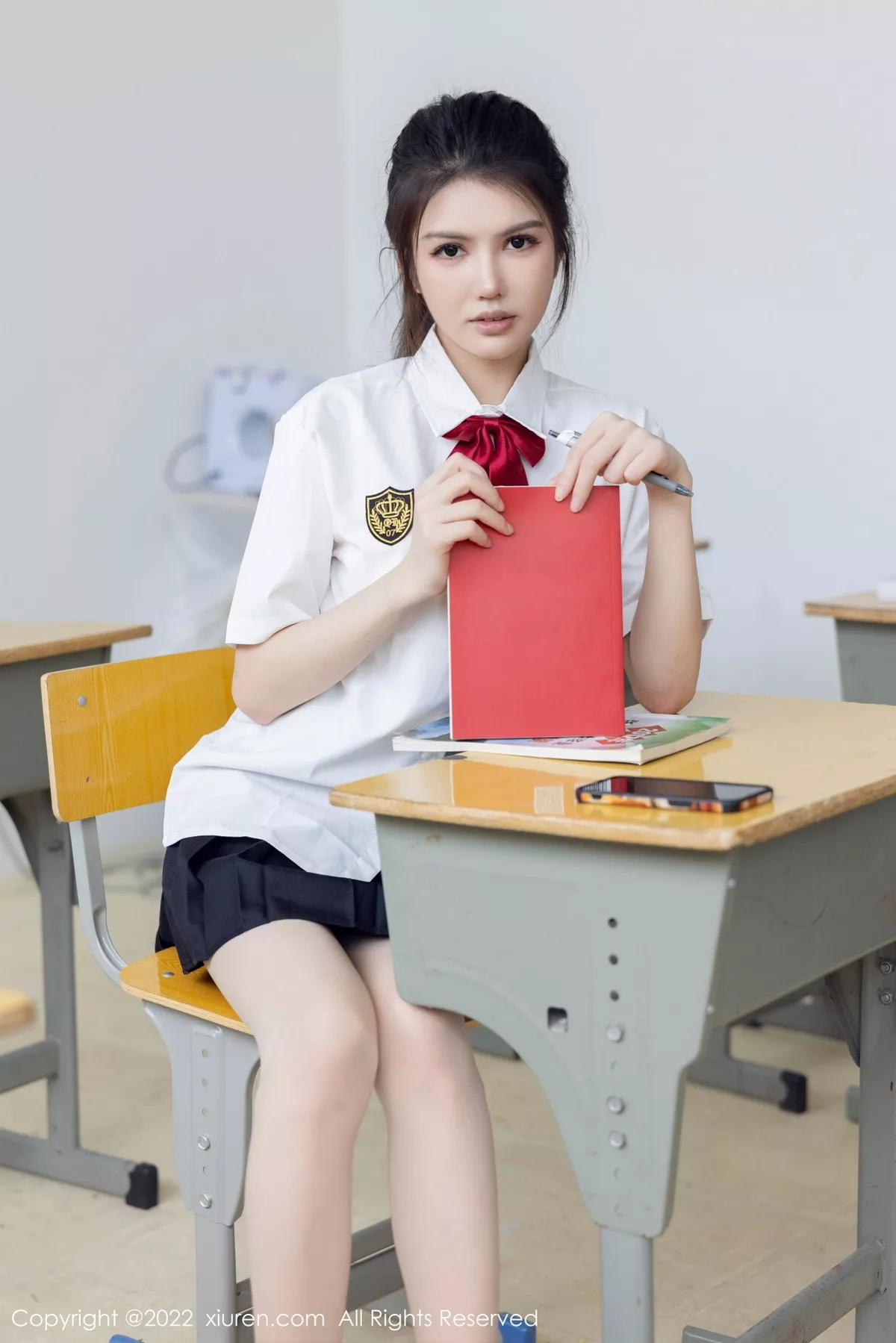 秀人集.com_[XiuRen秀人网]No.5762_模特媛媛酱belle教室场景性感白T配黑色短裙露蕾丝内衣诱惑写真71P
