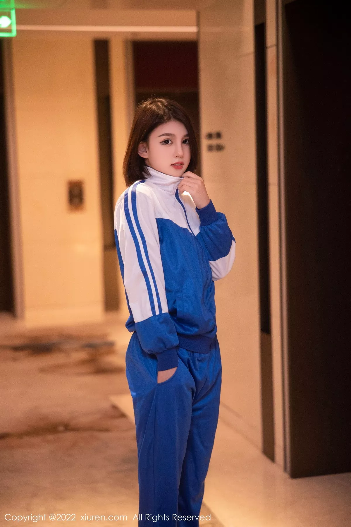 秀人集.com_[XiuRen秀人网]No.5766_模特美羊羊宾馆场景脱运动装露黑色薄纱情趣内衣迷人诱惑写真90P