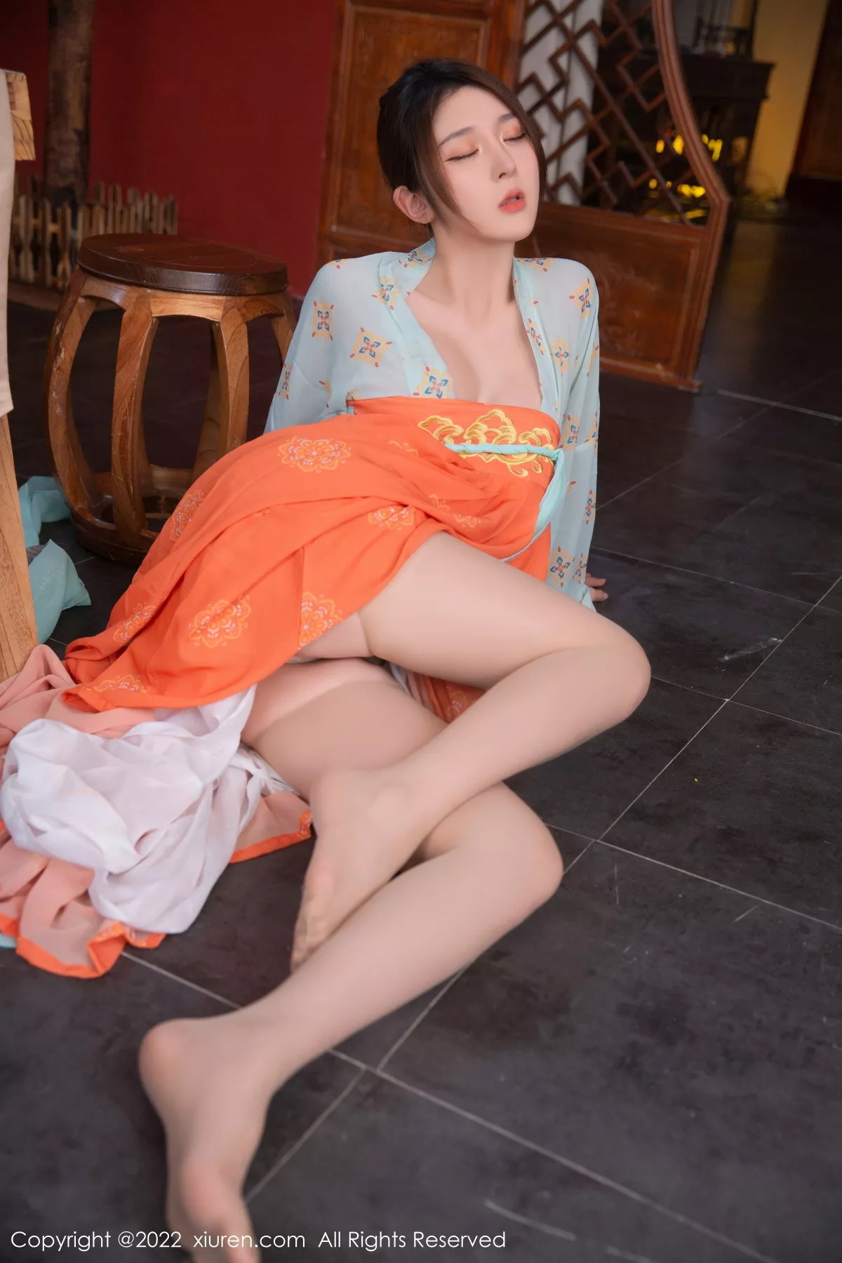 秀人集.com_[XiuRen秀人网]No.5772_模特夏甜甜浅蓝色古装服饰配超薄原色丝袜秀美腿性感迷人写真77P