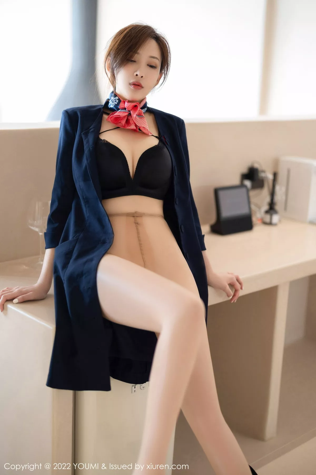 秀人集.com_[YouMi尤蜜荟]Vol.858_女神奶瓶土肥圆性感深色制服套装半脱秀丰满身材迷人诱惑写真77P