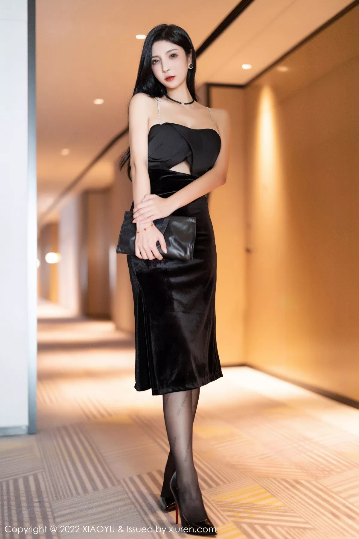 秀人集.com_[XiaoYu画语界]Vol.908_模特小蛮妖Yummy黑色露肩裙+浅色情趣蕾丝旗袍迷人诱惑写真86P