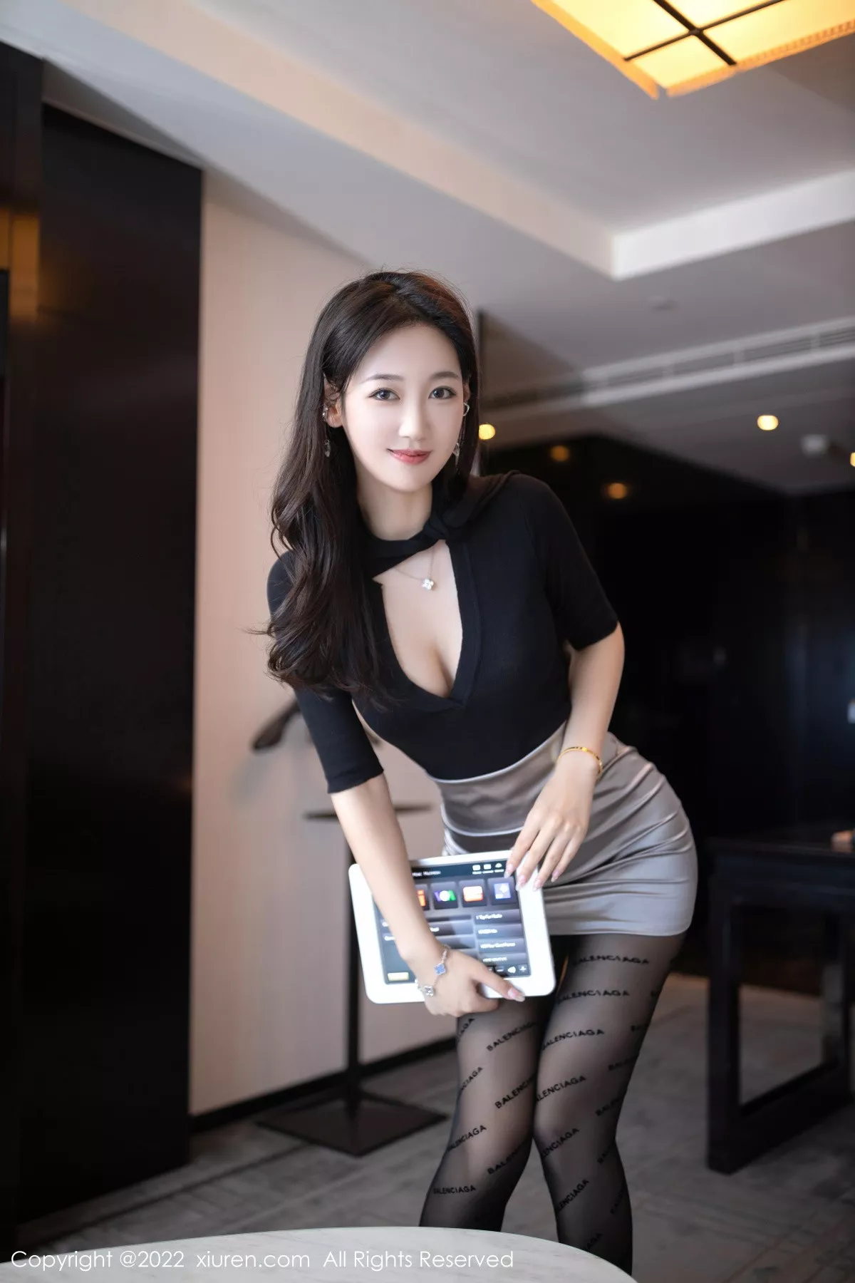 秀人集.com_[XiuRen秀人网]No.5887_模特唐安琪秘书角色黑色收身衣配银色短裙秀曼妙身姿诱惑写真78P