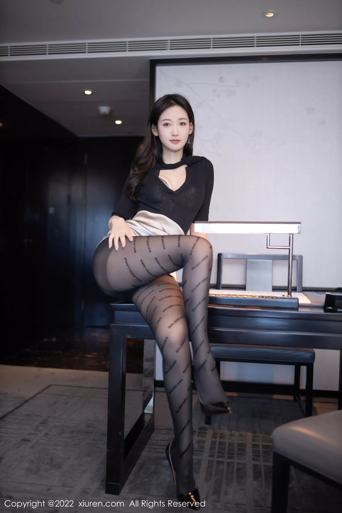秀人集.com_[XiuRen秀人网]No.5887_模特唐安琪秘书角色黑色收身衣配银色短裙秀曼妙身姿诱惑写真78P