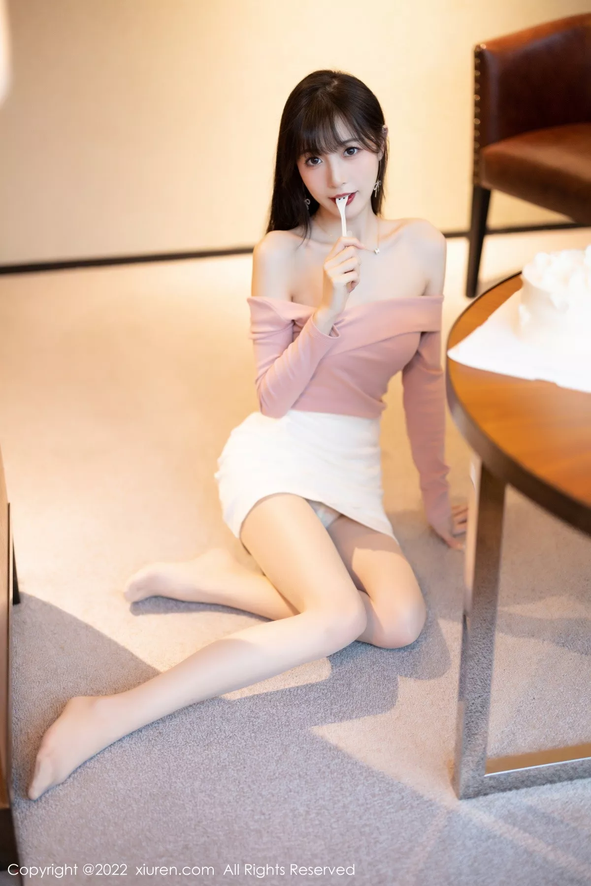 秀人集.com_[XiuRen秀人网]No.5934_模特林星阑紫色露肩上衣配白短裙露蕾丝内衣开档肉丝诱惑写真81P