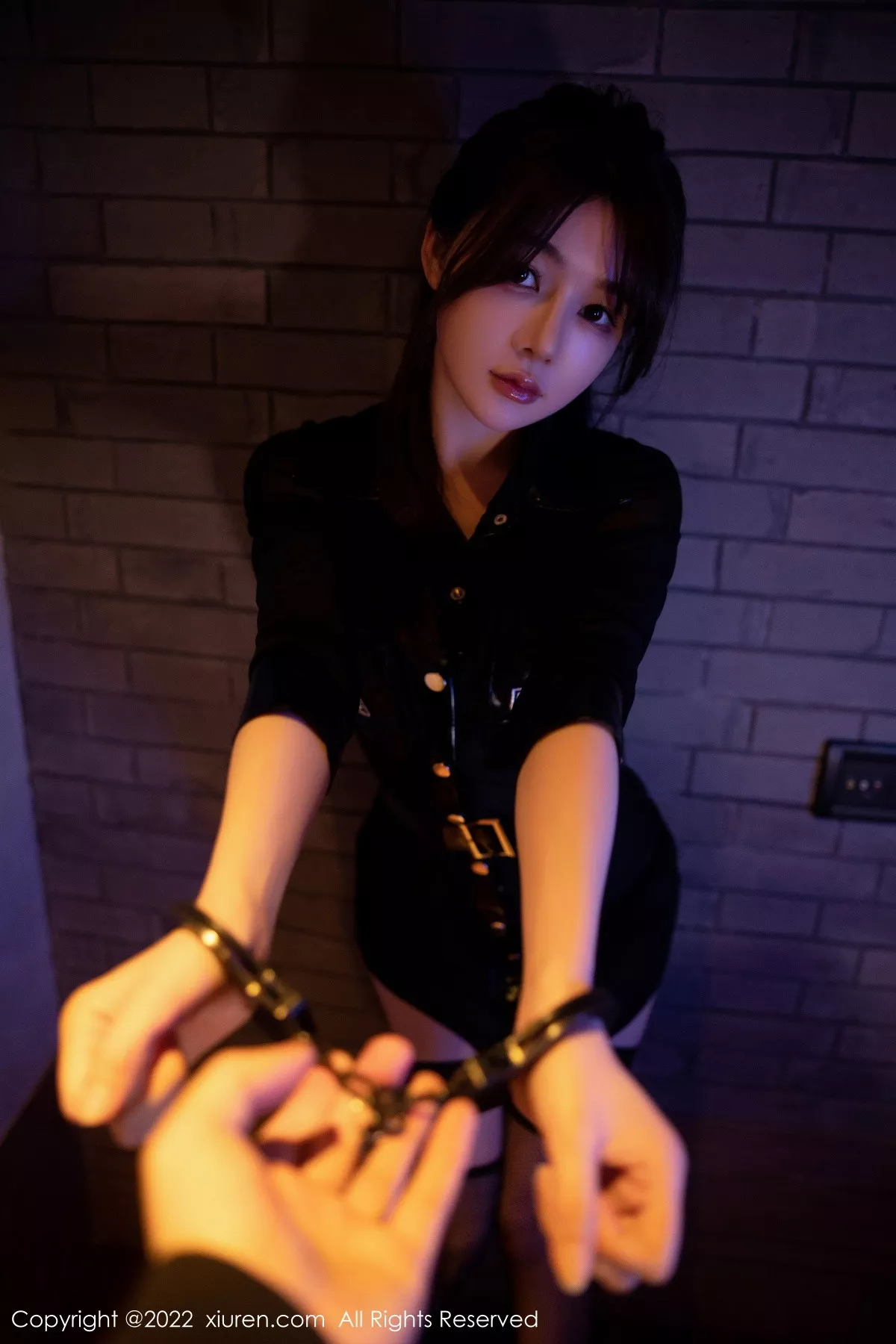 秀人集.com_[XiuRen秀人网]No.5931_模特婠婠么性感黑色情趣制服露豹纹内衣秀绝美身材诱惑写真94P