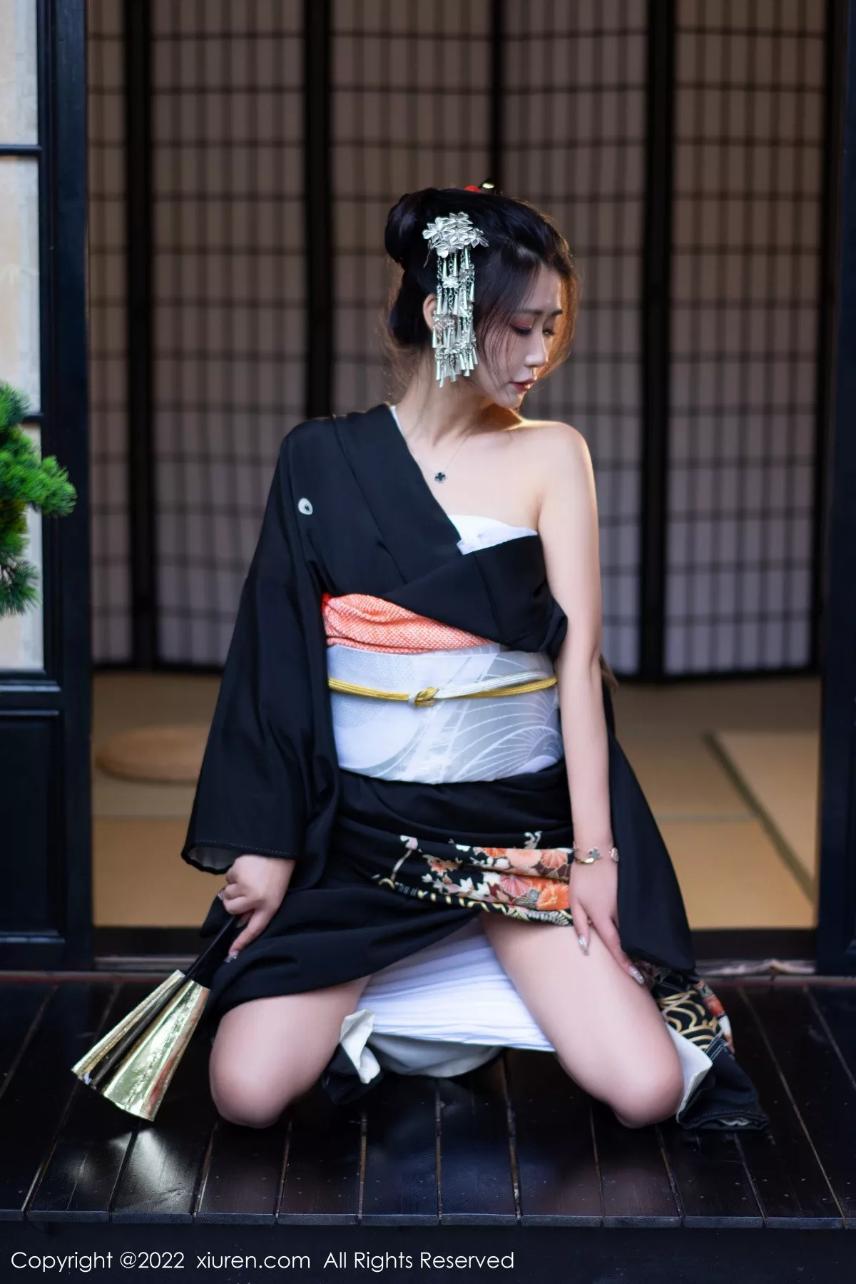 秀人集.com_[XiuRen秀人网]No.5932_模特laura阿姣性感深色日式和服半脱秀柔美身材迷人诱惑写真74P