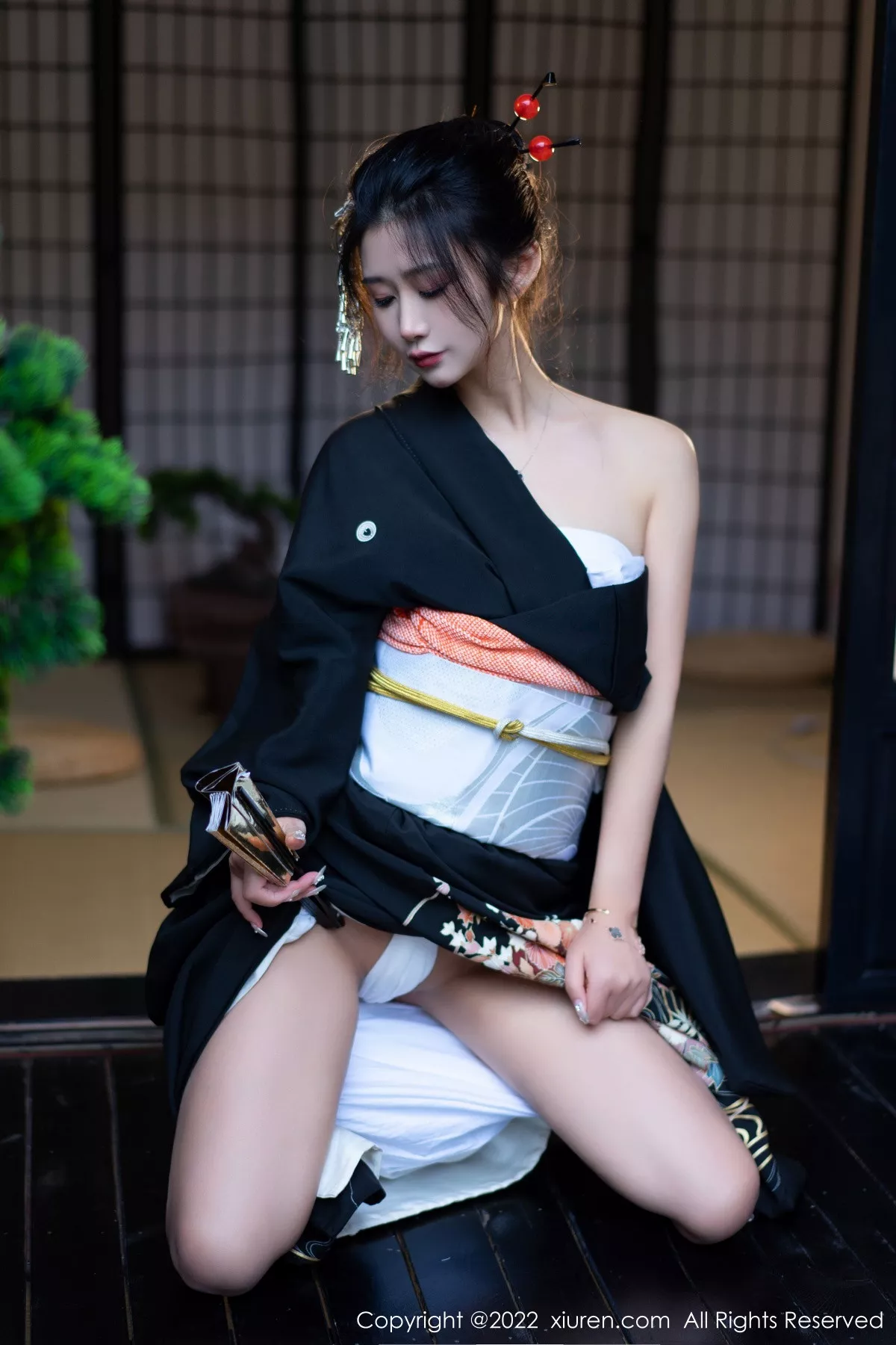 秀人集.com_[XiuRen秀人网]No.5932_模特laura阿姣性感深色日式和服半脱秀柔美身材迷人诱惑写真74P