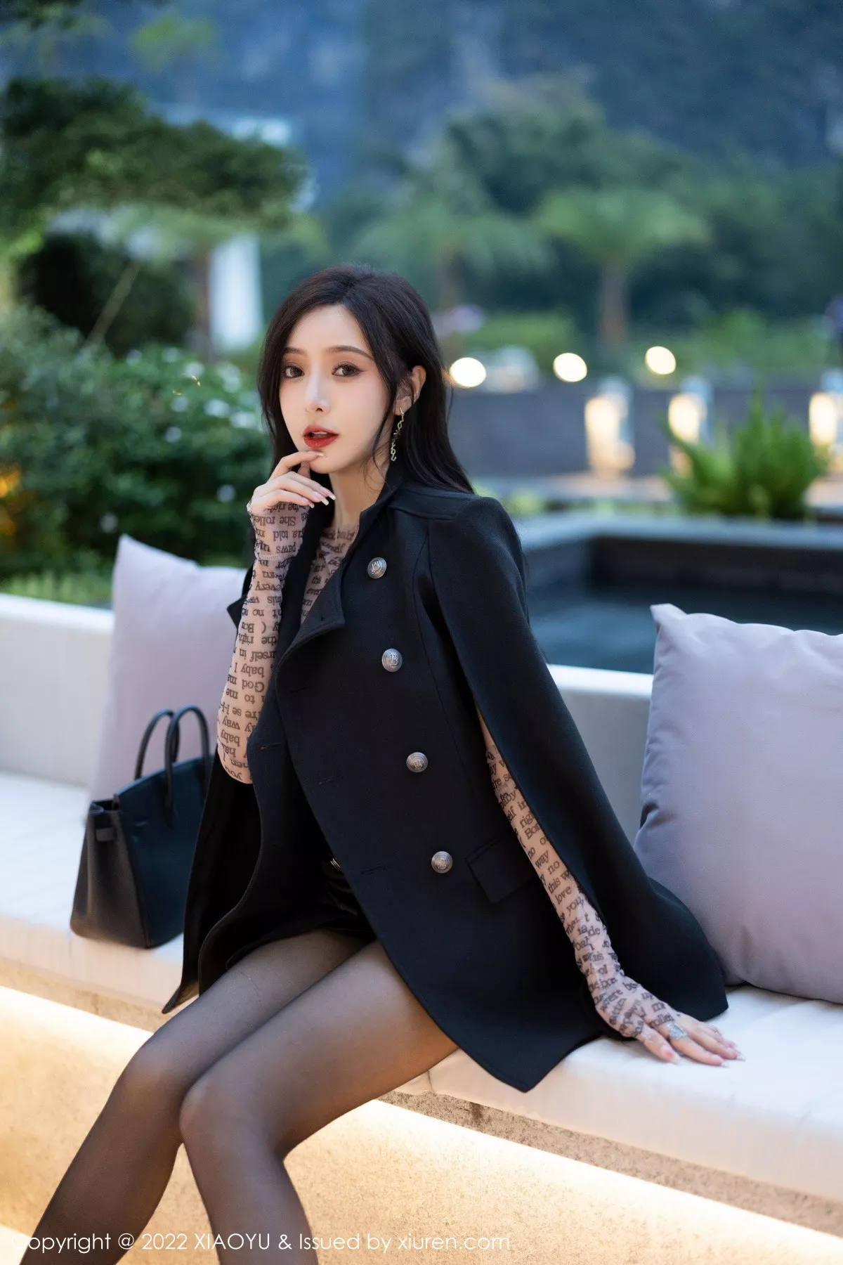 秀人集.com_[XiaoYu画语界]Vol.916_女神王馨瑶yanni半脱露轻透服饰配超薄黑丝秀惹火身材诱惑写真93P