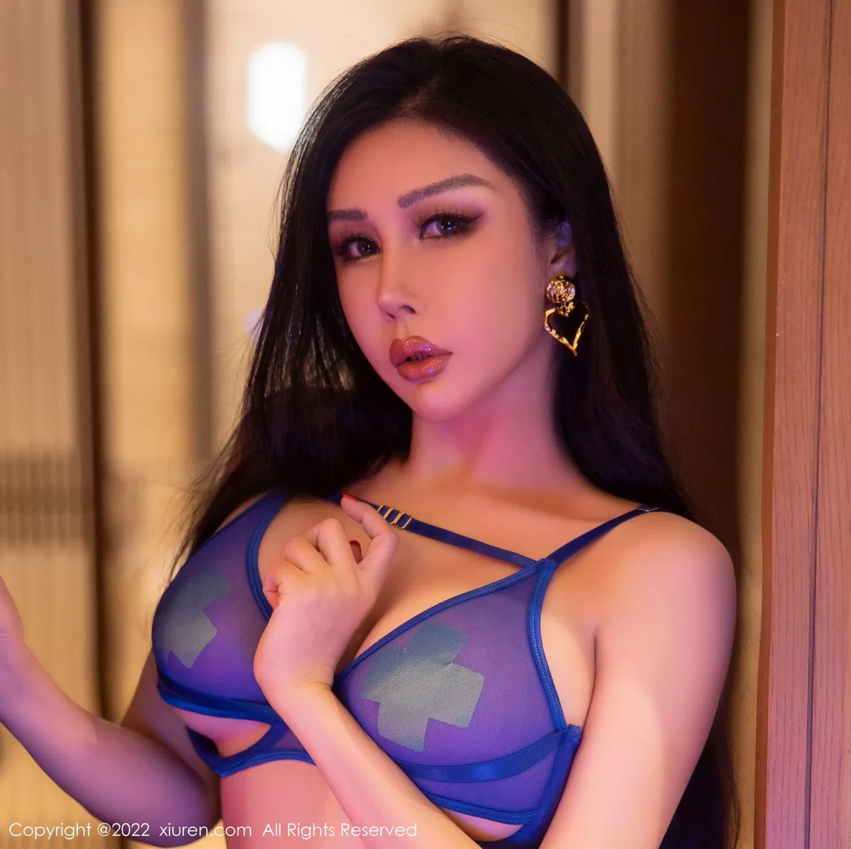 秀人集.com_[XiuRen秀人网]No.5941_模特田冰冰性感蓝色轻透内衣配黑色蕾丝袜秀惹火身材诱惑写真72P