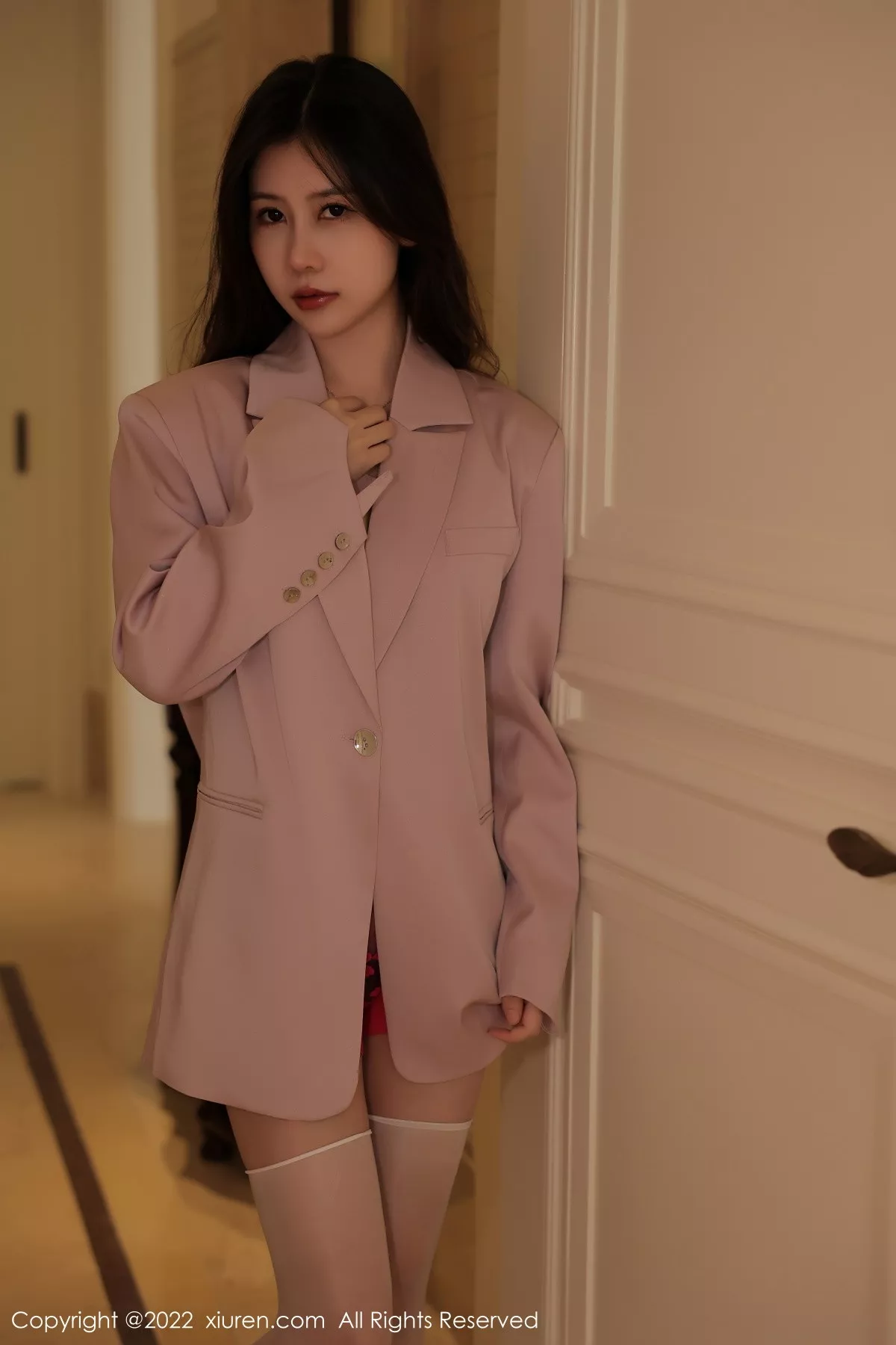 秀人集.com_[XiuRen秀人网]No.5951_模特尹甜甜海南旅拍脱粉外衣露性感红色蕾丝情趣内衣诱惑写真68P