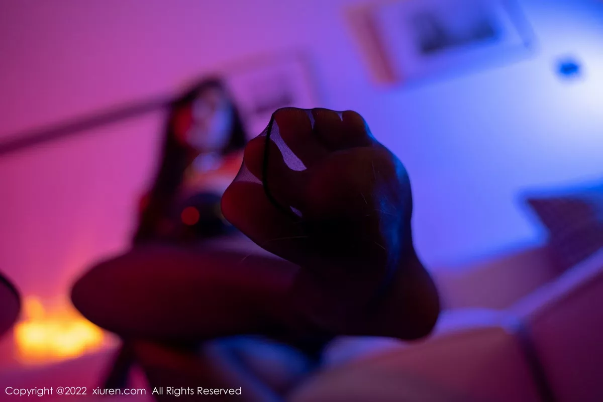 秀人集.com_[XiuRen秀人网]No.5957_女神奶瓶土肥圆暗色灯光下黑色皮质服配黑丝裤袜迷人诱惑写真72P