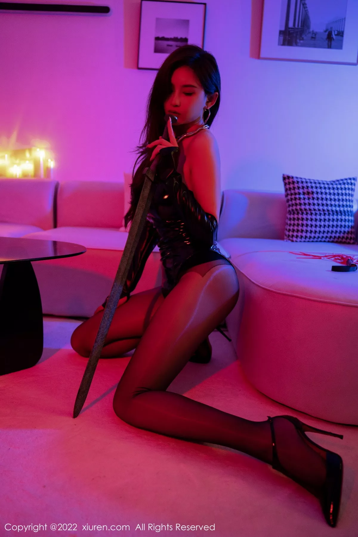 秀人集.com_[XiuRen秀人网]No.5957_女神奶瓶土肥圆暗色灯光下黑色皮质服配黑丝裤袜迷人诱惑写真72P