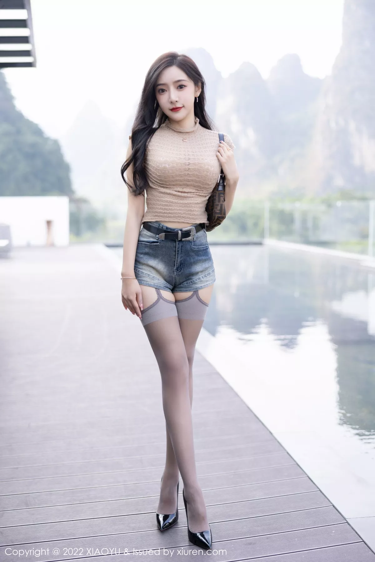 秀人集.com_[XiaoYu画语界]Vol.919_女神王馨瑶yanni浅色衣配牛仔短裤半脱露蕾丝内衣撩人诱惑写真87P