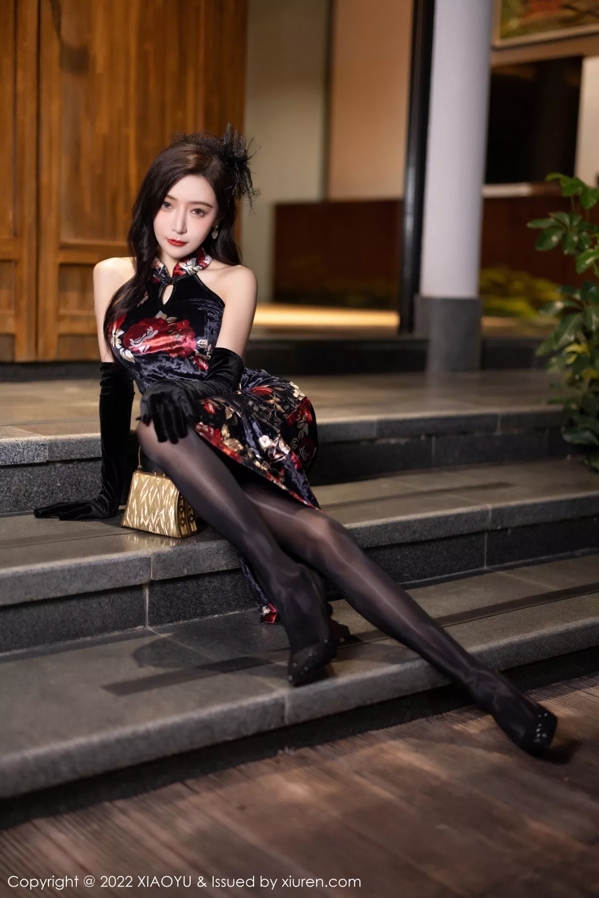 秀人集.com_[XiaoYu画语界]Vol.909_女神王馨瑶yanni脱性感深色旗袍露红色内衣配开档黑丝诱惑写真90P