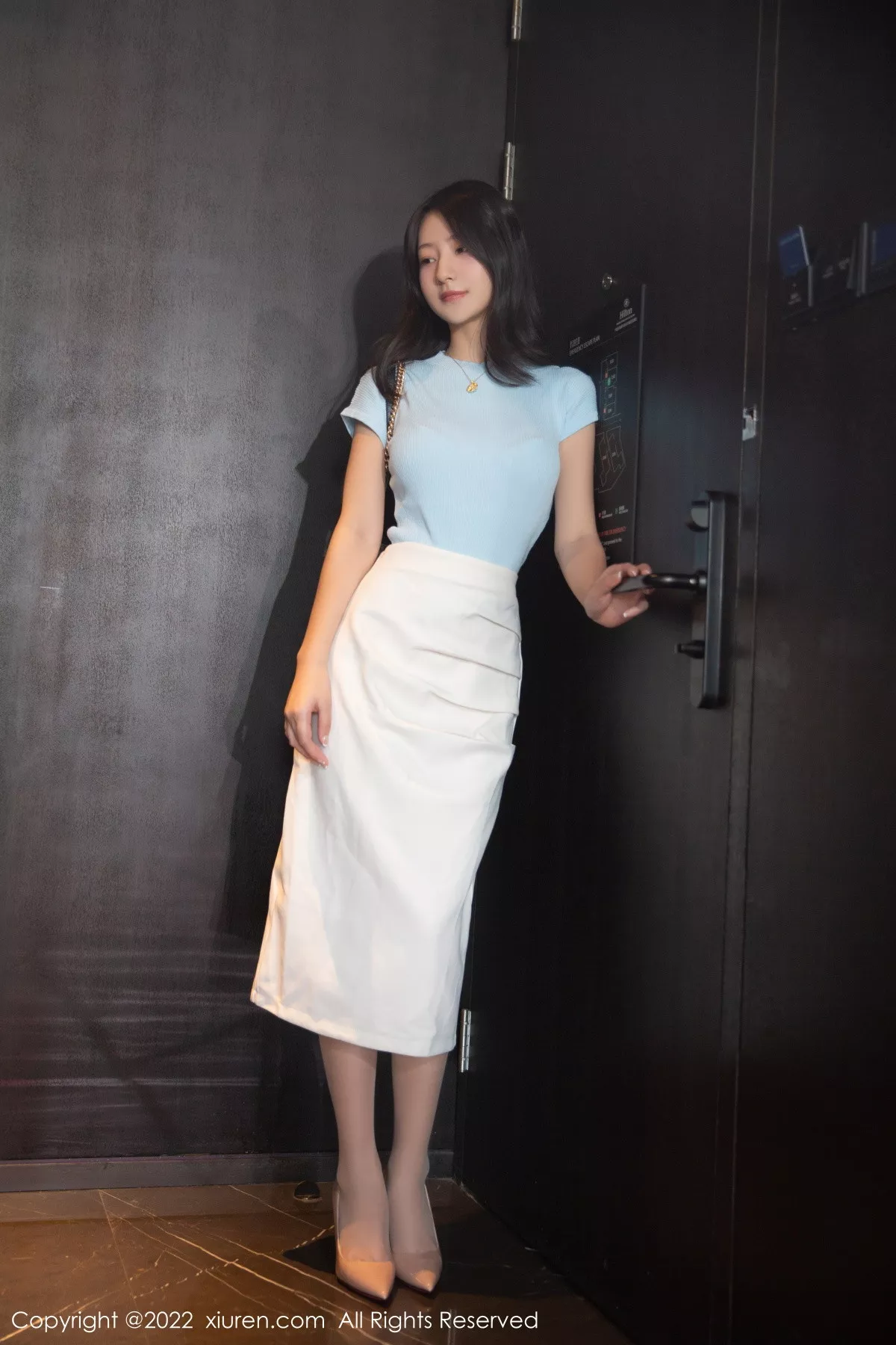 秀人集.com_[XiuRen秀人网]No.5968_模特熊小诺北京旅拍私房半脱露性感粉色内衣秀曼妙身姿诱惑写真76P