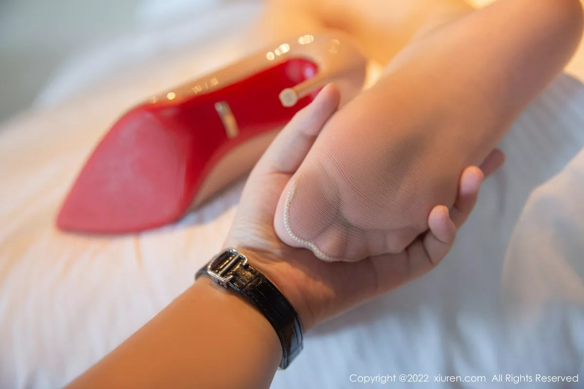 秀人集.com_[XiuRen秀人网]No.5968_模特熊小诺北京旅拍私房半脱露性感粉色内衣秀曼妙身姿诱惑写真76P