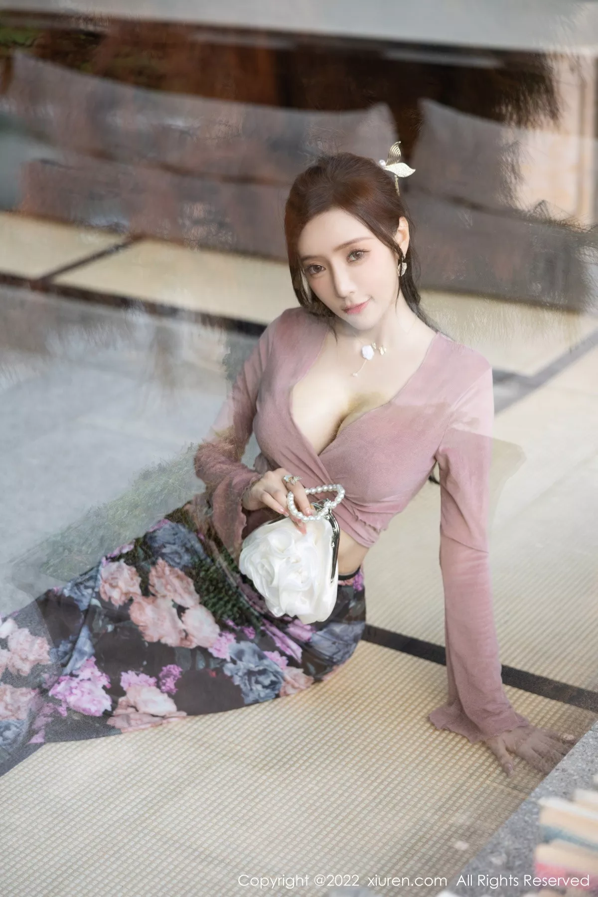 秀人集.com_[XiuRen秀人网]No.5985_女神王馨瑶yanni粉灰色上衣配花色长裙露蕾丝内衣撩人诱惑写真82P