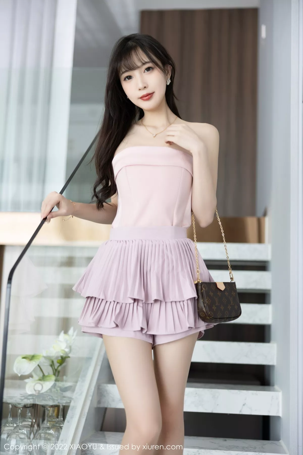 秀人集.com_[XiaoYu画语界]Vol.923_模特林星阑性感粉色露肩上衣配灰短裙露蕾丝内衣迷人诱惑写真83P