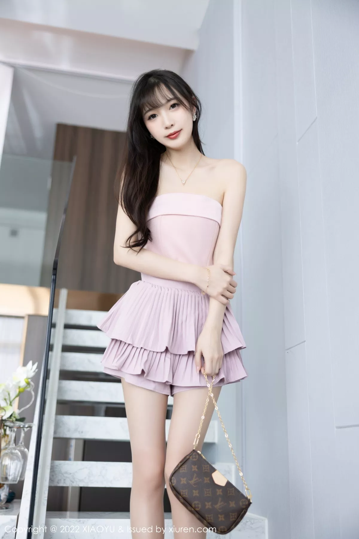 秀人集.com_[XiaoYu画语界]Vol.923_模特林星阑性感粉色露肩上衣配灰短裙露蕾丝内衣迷人诱惑写真83P