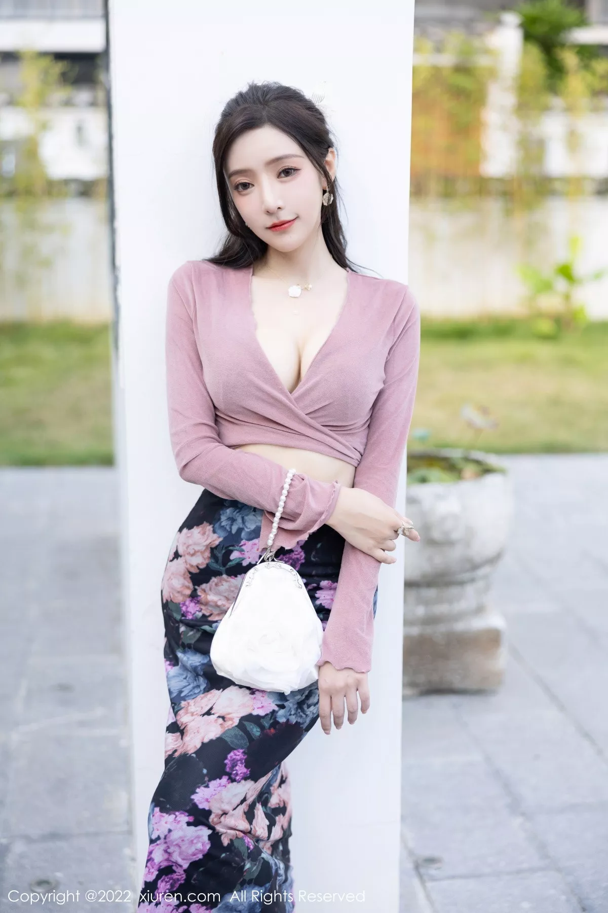 秀人集.com_[XiuRen秀人网]No.5985_女神王馨瑶yanni粉灰色上衣配花色长裙露蕾丝内衣撩人诱惑写真82P