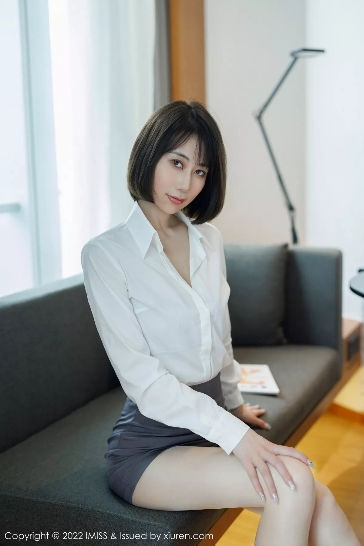 秀人集.com_[IMISS爱蜜社]Vol.709_新人模特瑞妤性感白T配灰色短裙露紫色内衣超薄肉丝迷人写真68P