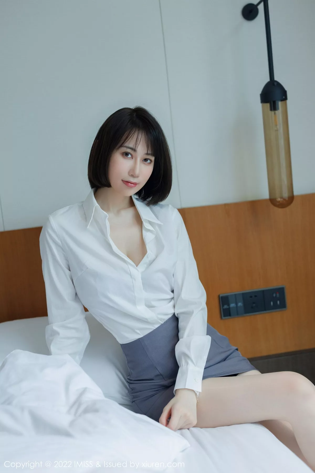 秀人集.com_[IMISS爱蜜社]Vol.709_新人模特瑞妤性感白T配灰色短裙露紫色内衣超薄肉丝迷人写真68P