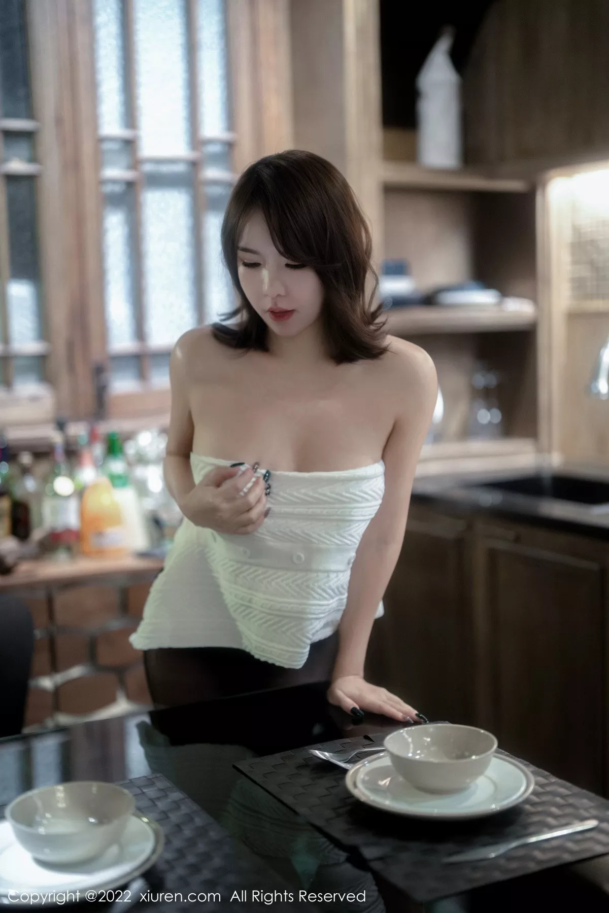 秀人集.com_[XiuRen秀人网]No.5988_模特雅雯私房性感白色露肩服饰露黑色蕾丝内衣魅惑黑丝迷人写真65P