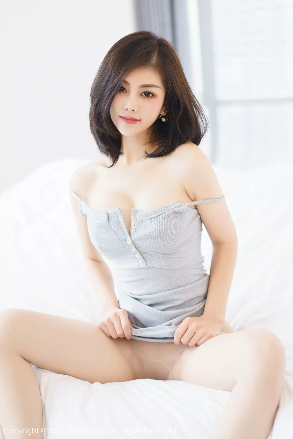 秀人集.com_[XiuRen秀人网]No.5999_新人模特夕颜浅灰色吊带连衣裙配原色丝袜秀曼妙身姿迷人写真63P