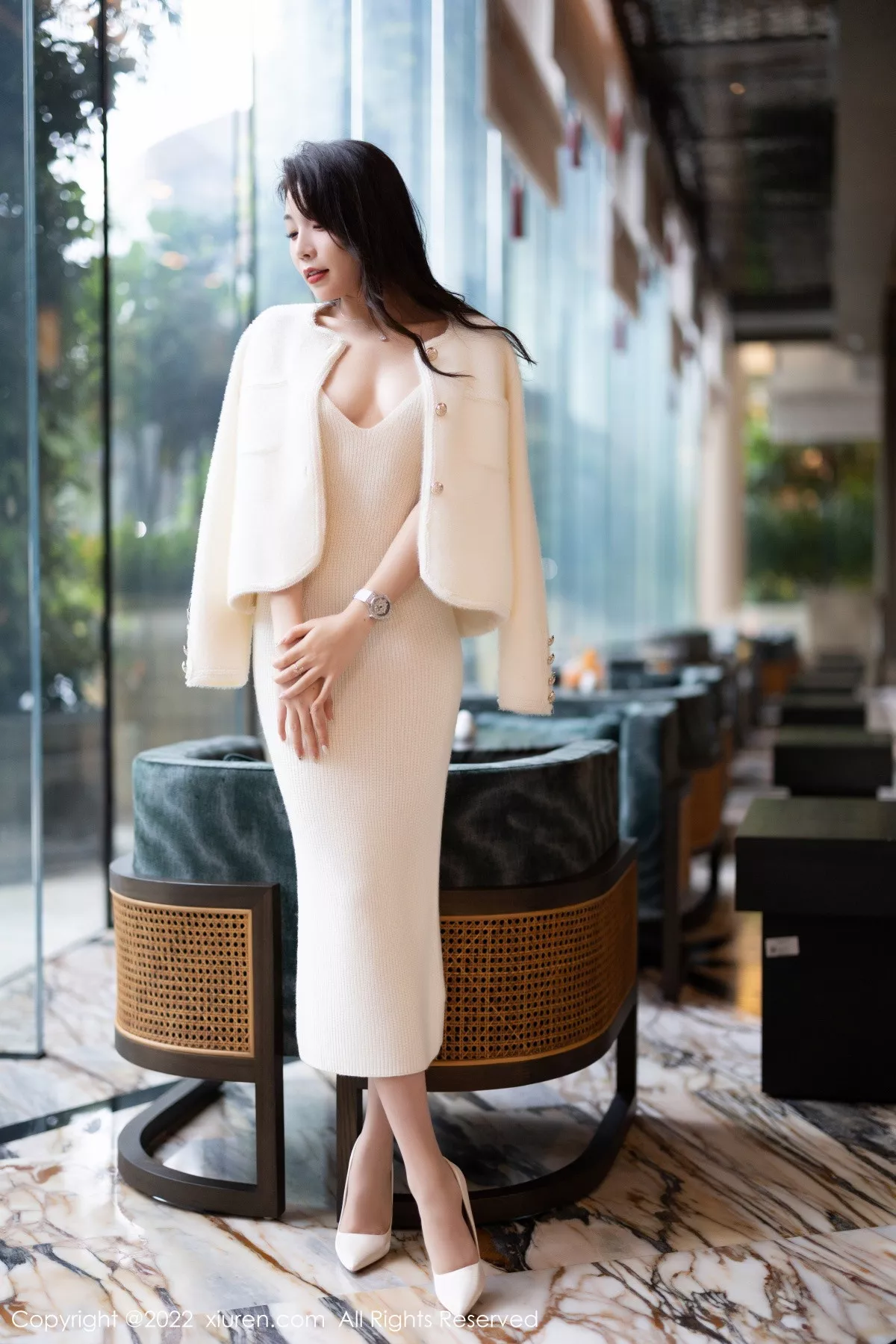 秀人集.com_[XiuRen秀人网]No.6010_女神徐莉芝Booty脱性感白色套装露超薄无内肉丝秀翘臀诱惑写真82P