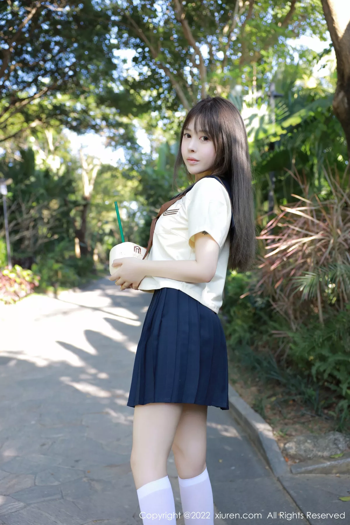 秀人集.com_[XiuRen秀人网]No.6021_女神Evelyn艾莉南京旅拍户外性感白色水手服秀完美身材诱惑写真66P