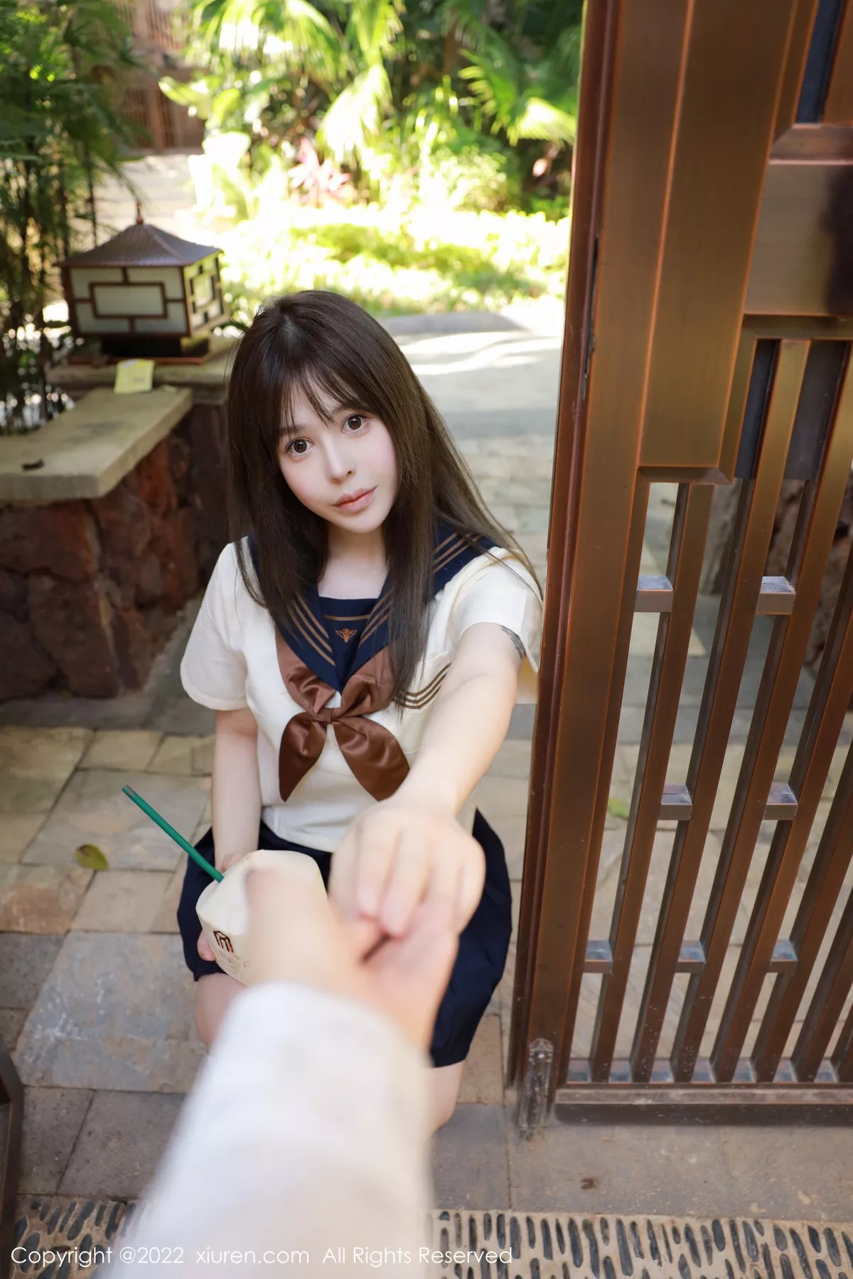 秀人集.com_[XiuRen秀人网]No.6021_女神Evelyn艾莉南京旅拍户外性感白色水手服秀完美身材诱惑写真66P