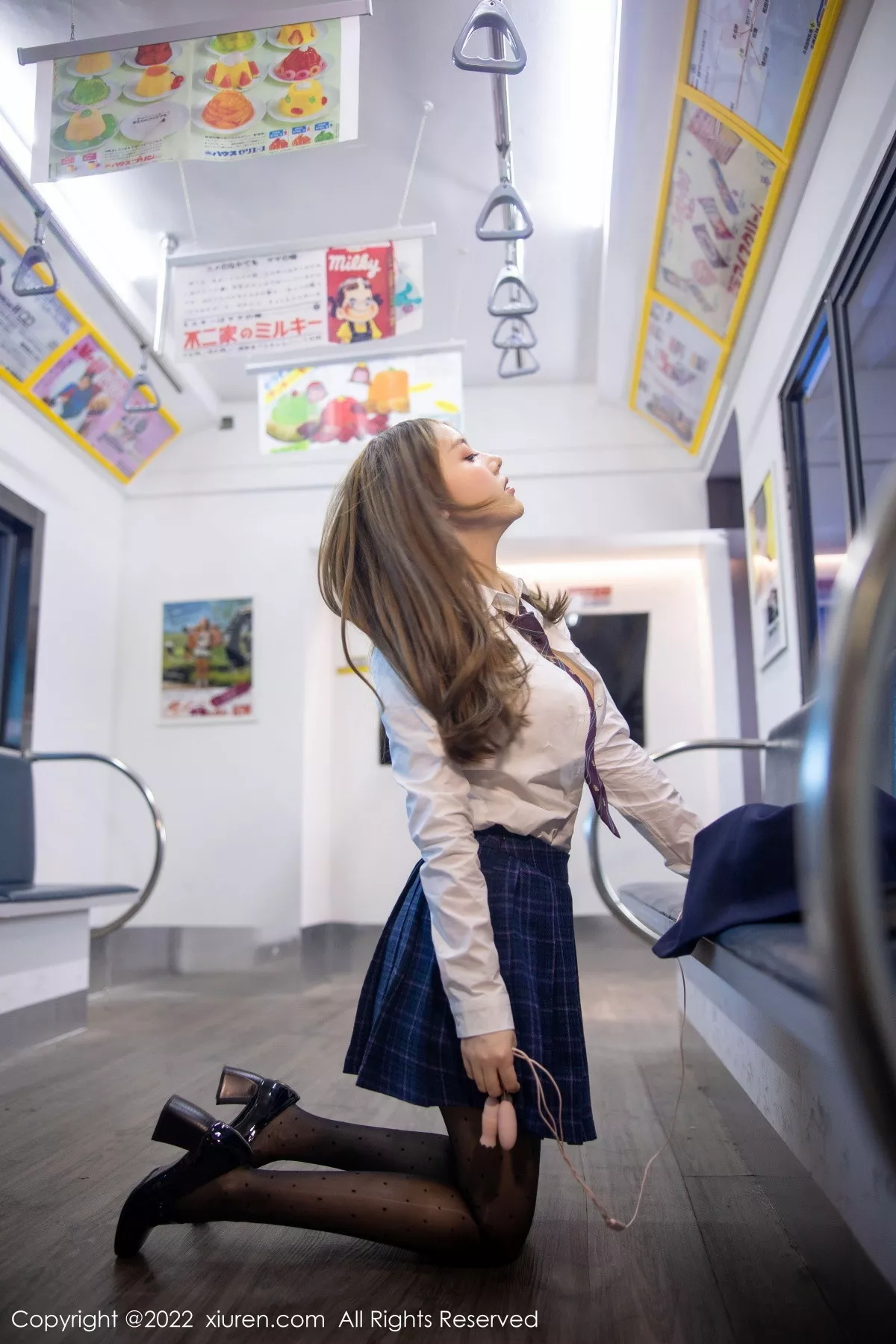 秀人集.com_[XiuRen秀人网]No.5899_模特豆瓣酱电车场景性感白T露浅色内衣配超薄黑丝丰满诱惑写真89P