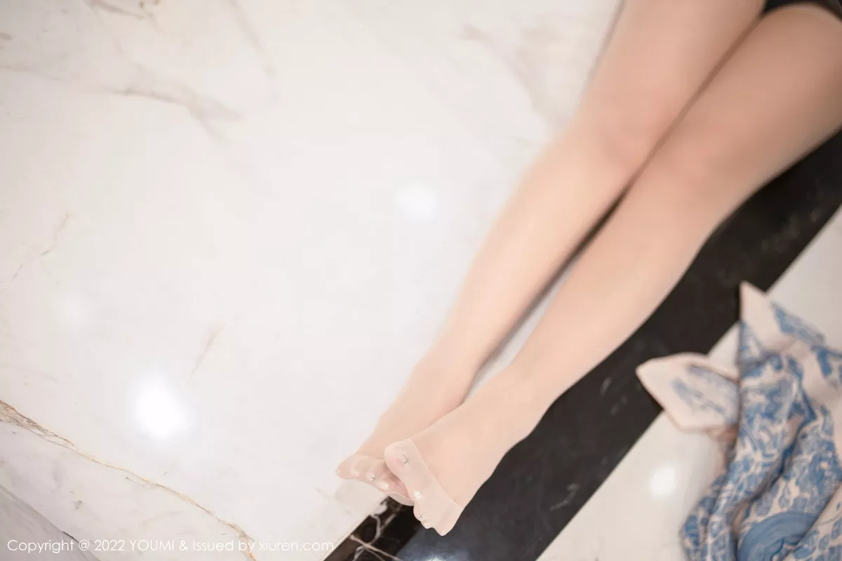 秀人集.com_[YouMi尤蜜荟]Vol.868_模特张思允Nice性感白T配灰短裙露蕾丝内衣超薄肉丝诱惑写真83P