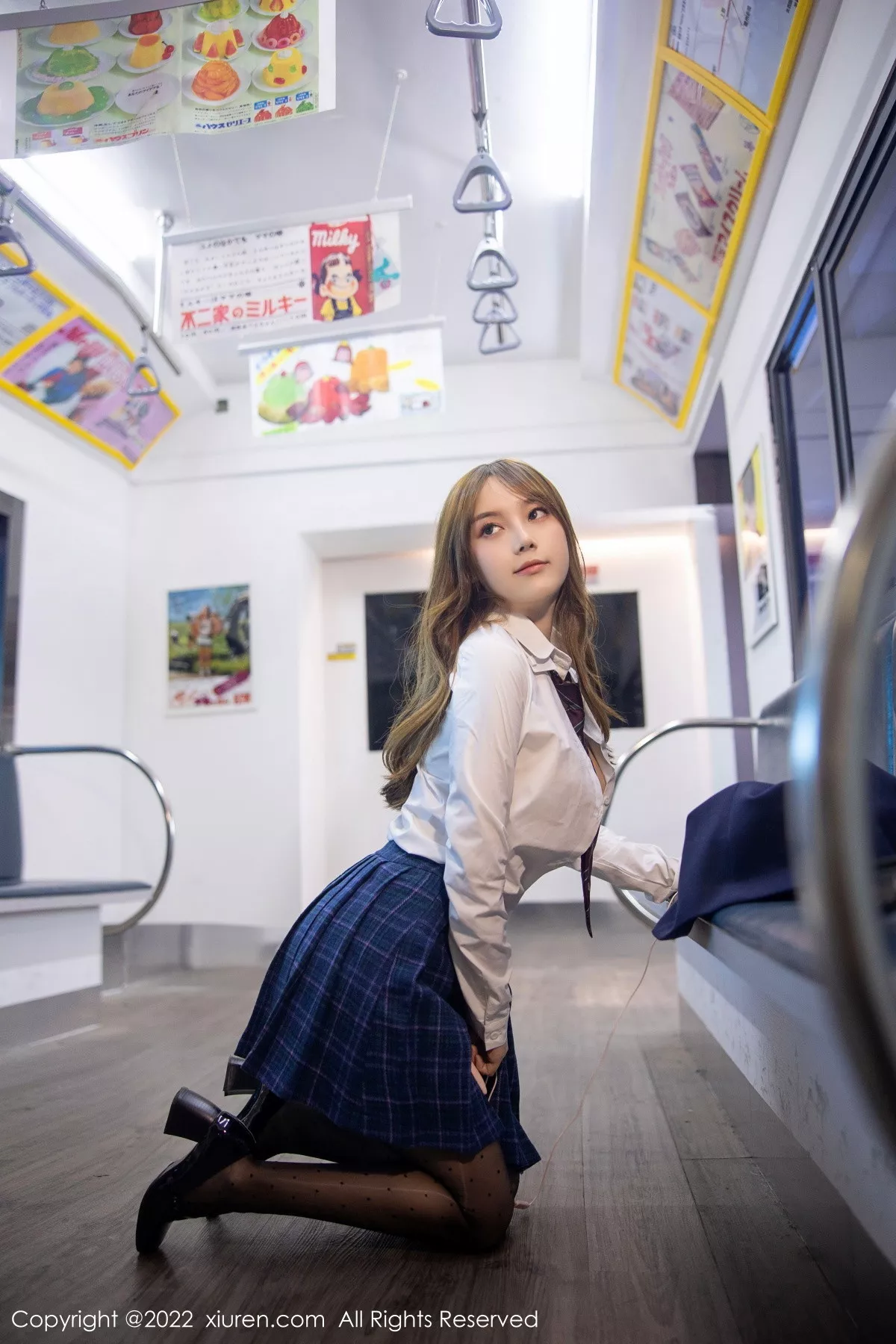 秀人集.com_[XiuRen秀人网]No.5899_模特豆瓣酱电车场景性感白T露浅色内衣配超薄黑丝丰满诱惑写真89P