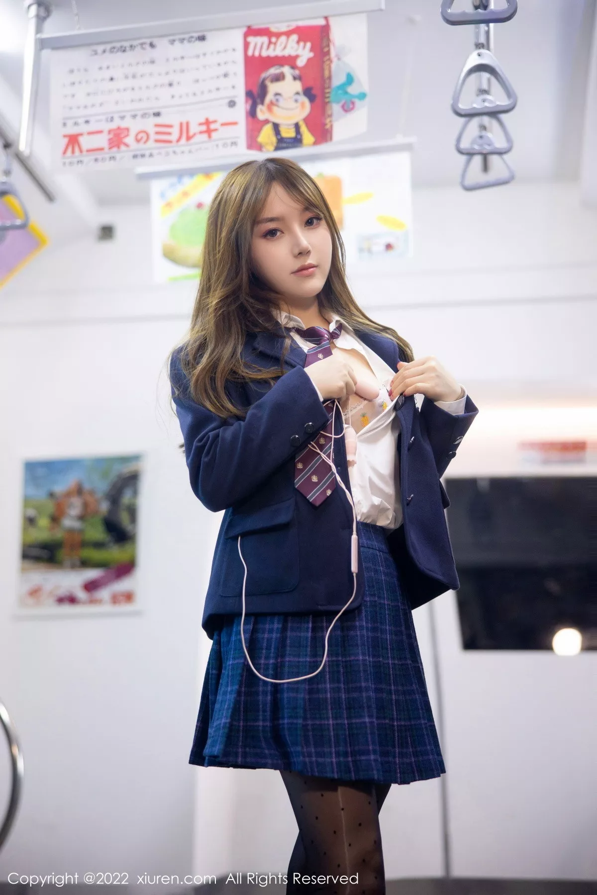 秀人集.com_[XiuRen秀人网]No.5899_模特豆瓣酱电车场景性感白T露浅色内衣配超薄黑丝丰满诱惑写真89P