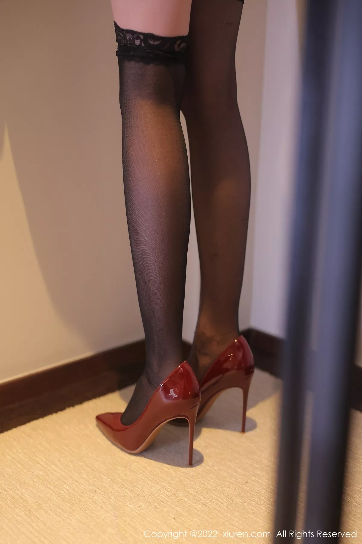 秀人集.com_[XiuRen秀人网]No.5907_模特顾乔楠Cora脱性感白T露浅色内衣黑色蕾丝袜极致魅惑写真83P