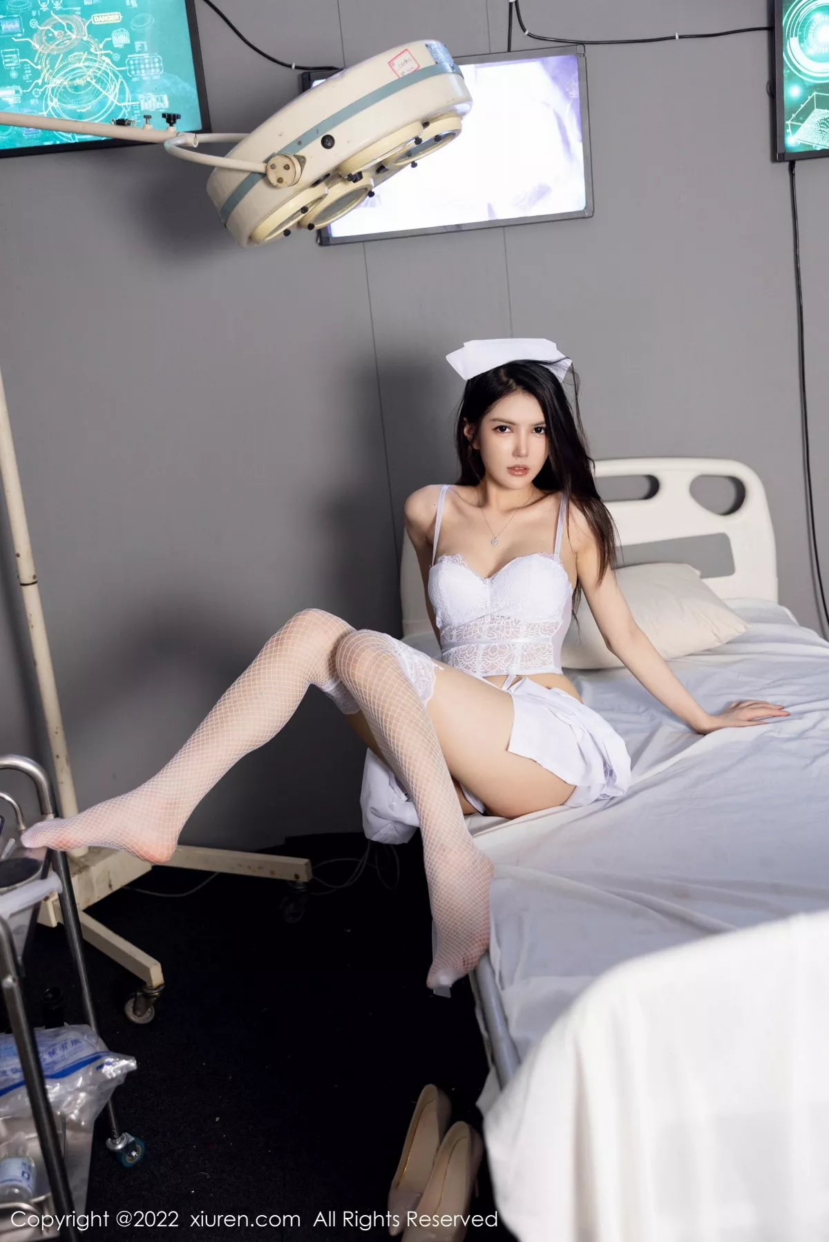 秀人集.com_[XiuRen秀人网]No.5905_模特媛媛酱belle半脱护士服露性感蕾丝内衣配蕾丝吊袜诱惑写真68P