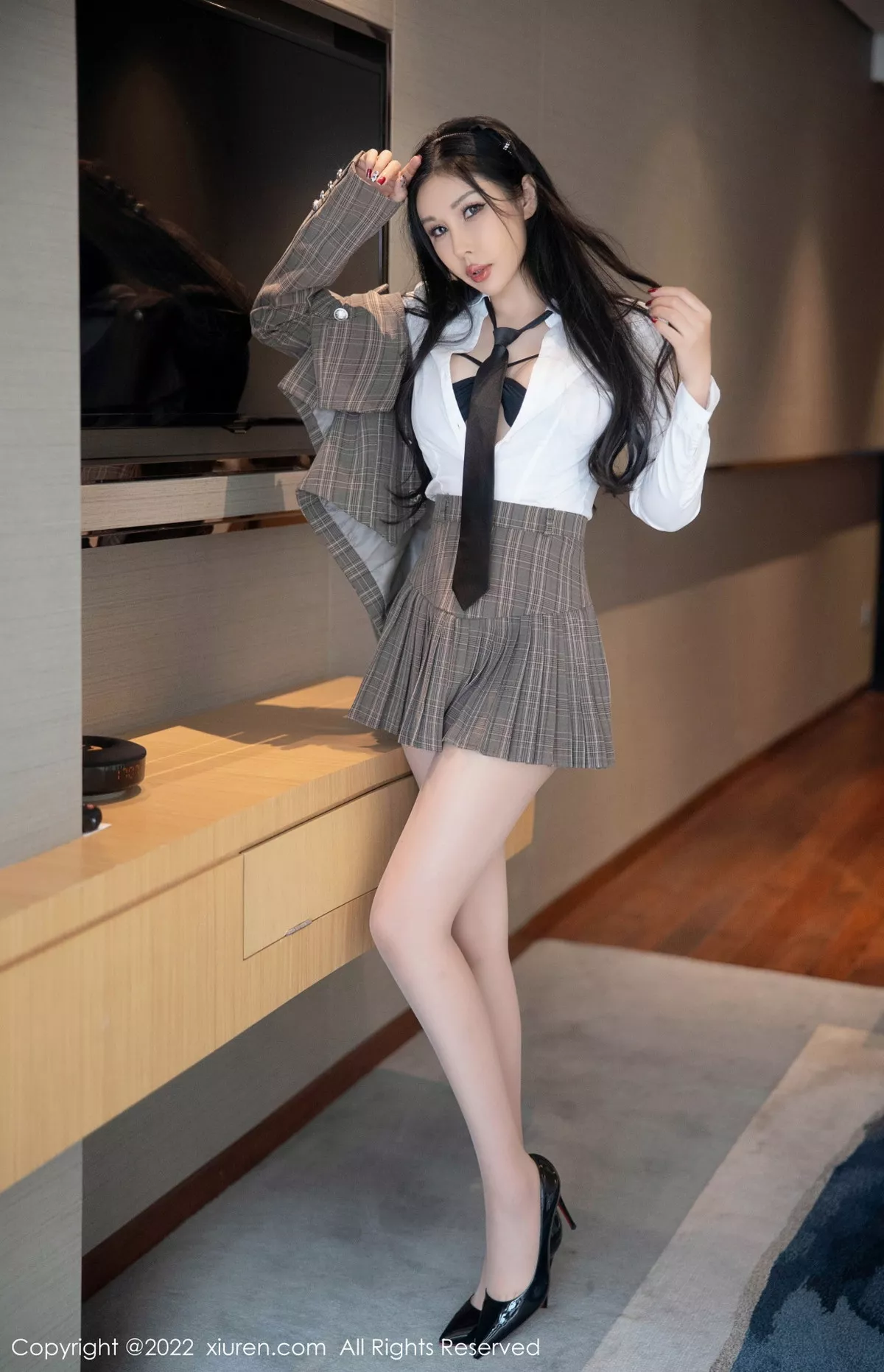 秀人集.com_[XiuRen秀人网]No.5902_模特田冰冰私房脱性感制服露黑色情趣内衣秀丰满身材诱惑写真79P