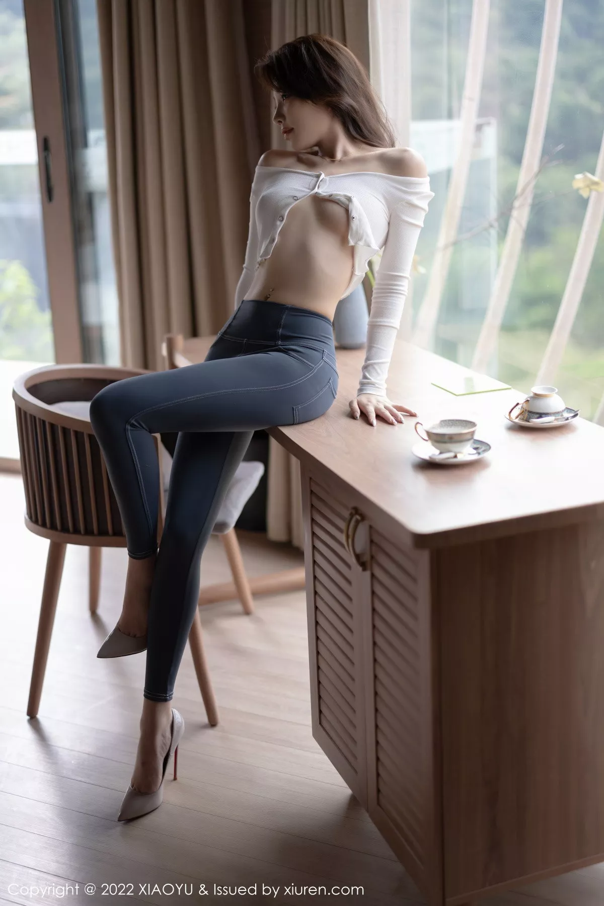 秀人集.com_[XiaoYu画语界]Vol.911_模特徐莉芝Booty白色收身衣配简约长裤+白色情趣内衣诱惑写真84P