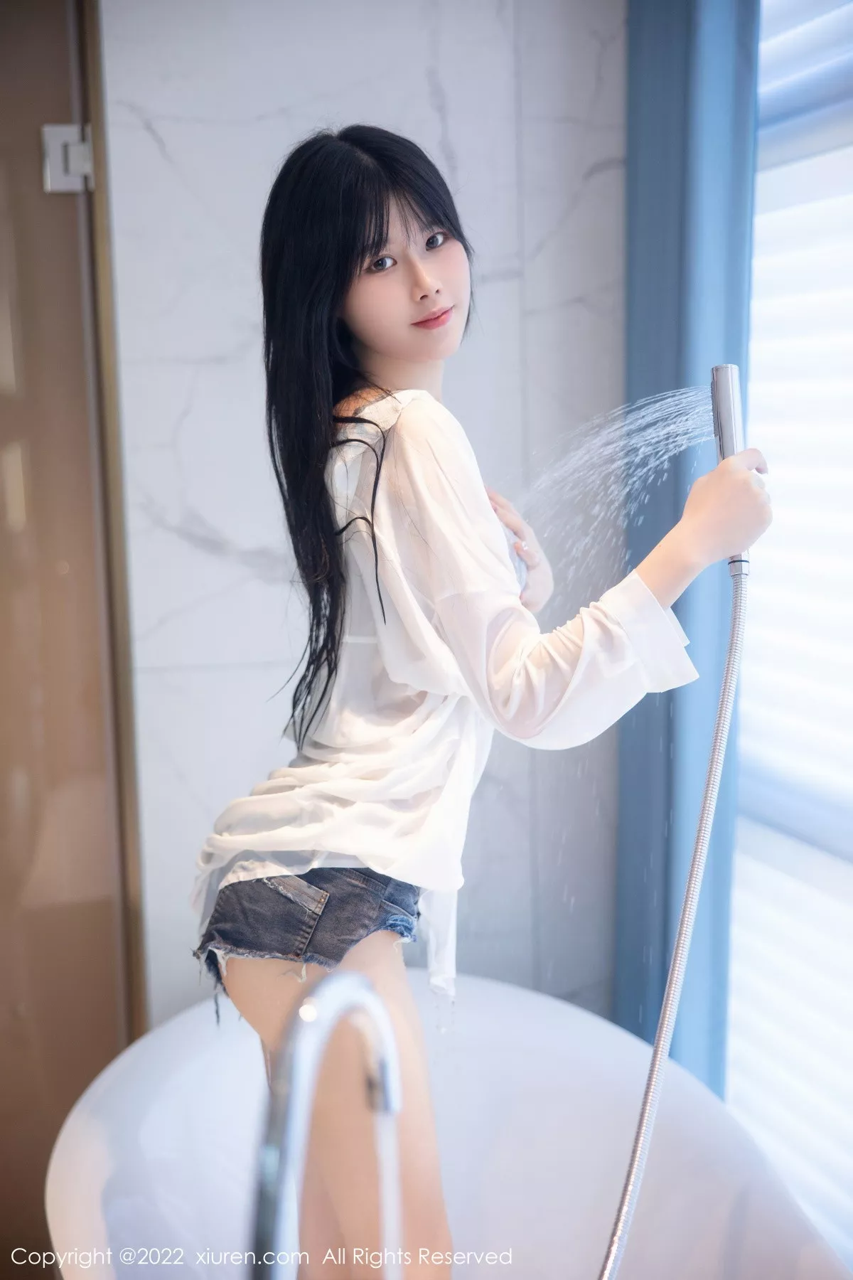 秀人集.com_[XiuRen秀人网]No.5909_模特77qiqi私房浴室脱性感白T露浅蓝色蕾丝内衣迷人诱惑写真85P