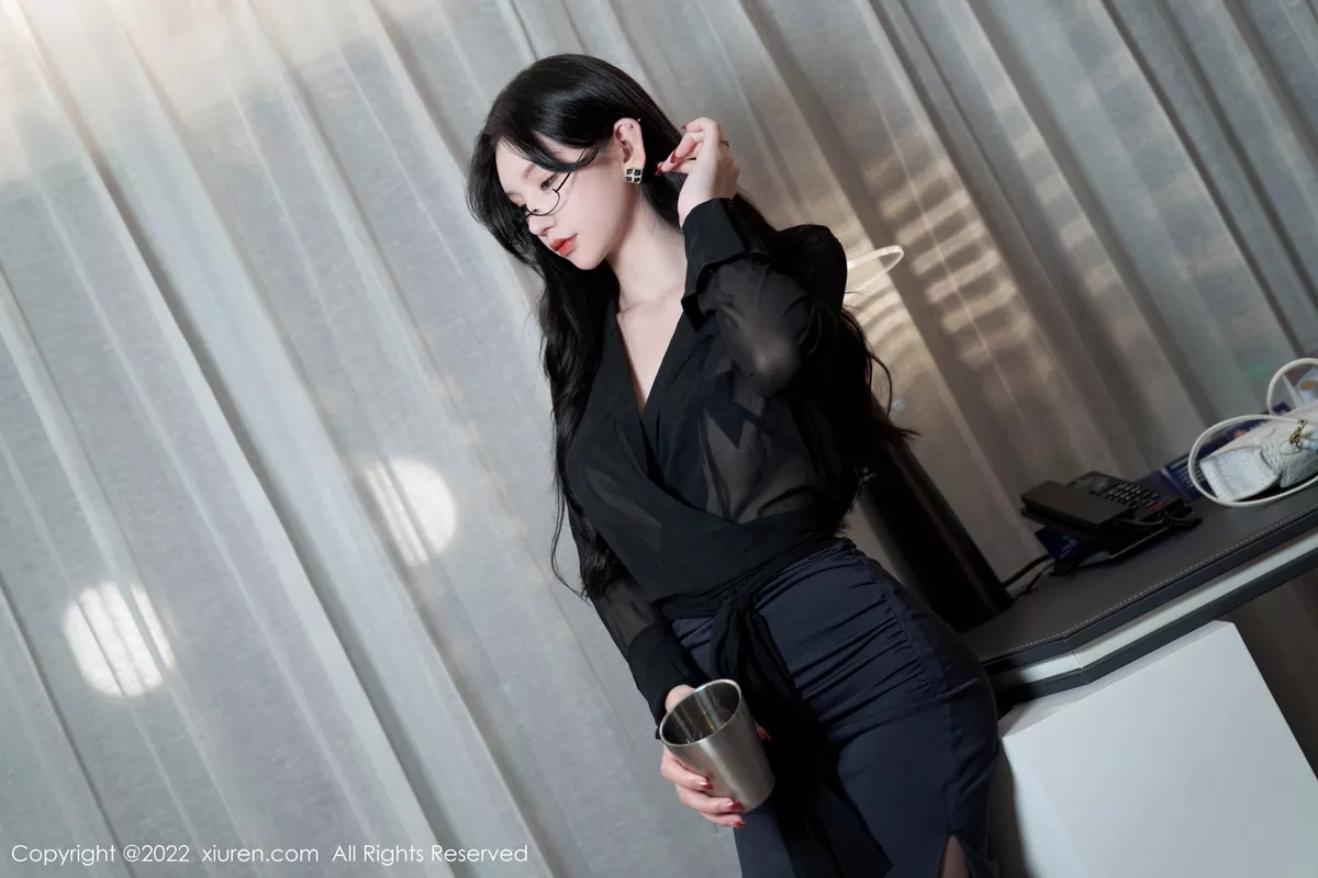 秀人集.com_[XiuRen秀人网]No.5914_女神周于希Sally黑色薄纱衣配超薄黑丝半脱秀火辣身材诱惑写真97P