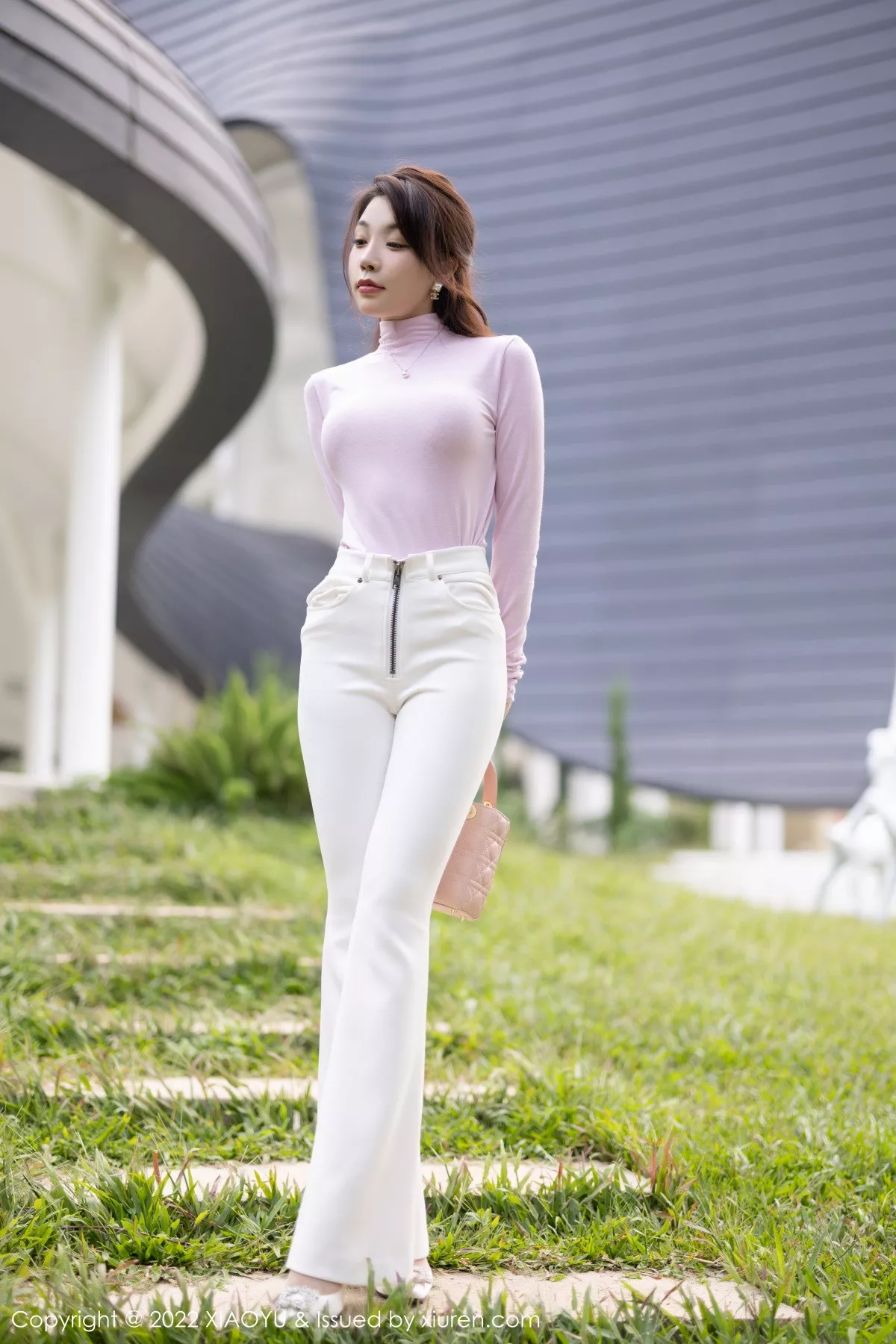 秀人集.com_[XiaoYu画语界]Vol.914_女神徐莉芝Booty浅紫色收身上衣半脱露豹纹内衣惹火诱惑写真82P