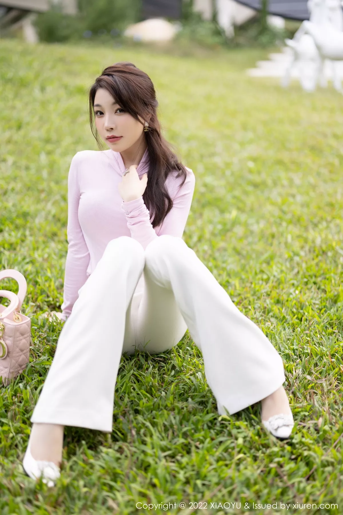 秀人集.com_[XiaoYu画语界]Vol.914_女神徐莉芝Booty浅紫色收身上衣半脱露豹纹内衣惹火诱惑写真82P