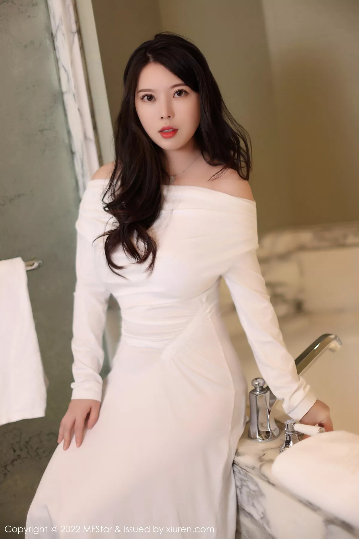秀人集.com_[MFStar模范学院]Vol.576_模特白茹雪浴室场景白色露肩连衣长裙半脱秀雪嫩肌肤诱惑写真51P