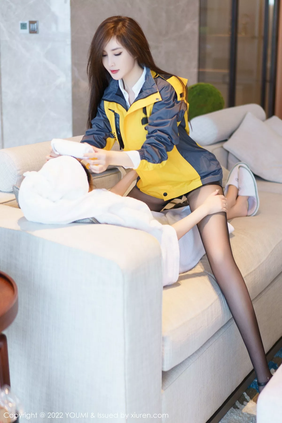 秀人集.com_[YouMi尤蜜荟]Vol.884_女神Carol周妍希角色扮演白上衣配皮短裙露黑色内衣诱惑写真108P