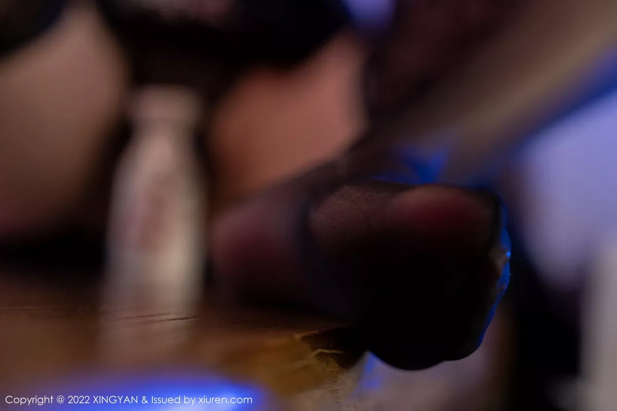 秀人集.com_[XINGYAN星颜社]VOL.163_女神王雨纯酒馆喝酒主题性感黑色内衣配超薄黑丝极致魅惑写真82P
