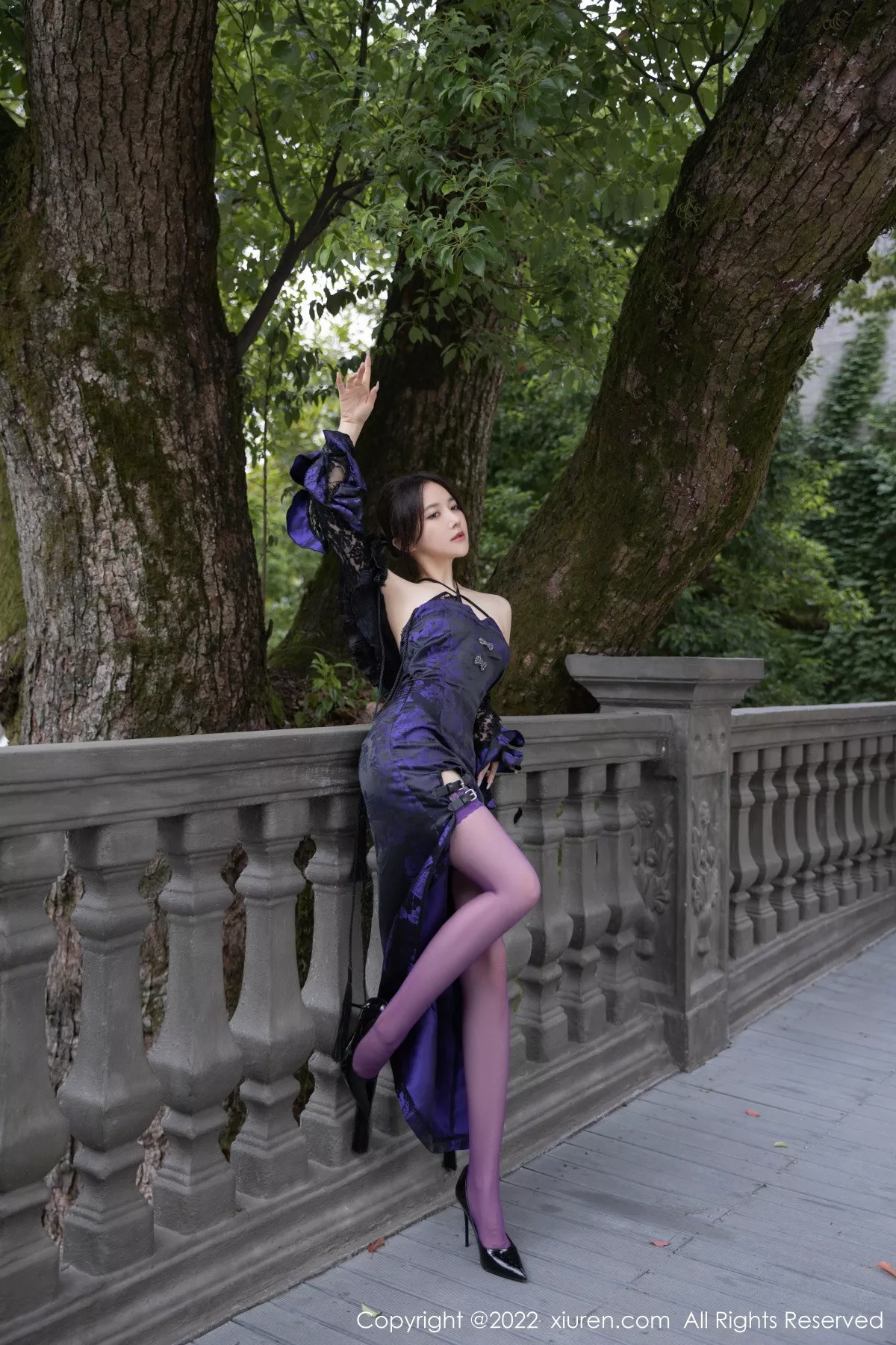 秀人集.com_[XiuRen秀人网]No.6074_模特鱼子酱Fish独角戏主题性感露肩连衣裙配紫色丝袜诱惑写真79P