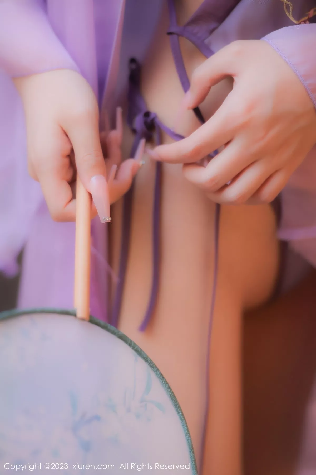 秀人集.com_[XiuRen秀人网]No.6077_模特美羊羊性感紫色古装服饰半脱露丁字裤秀翘臀美腿诱惑写真83P